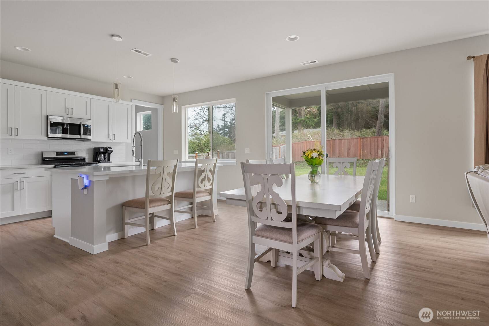 2120 SW Putnam DR, Oak Harbor, WA 98277