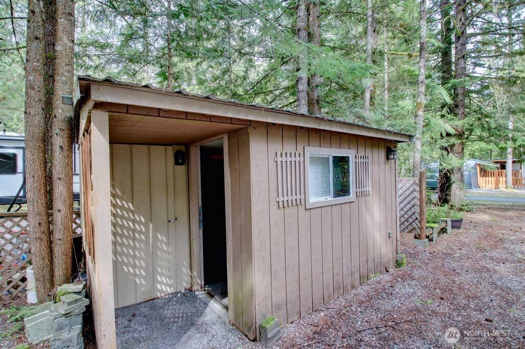 61 Christmas Tree CIR, Deming, WA 98244