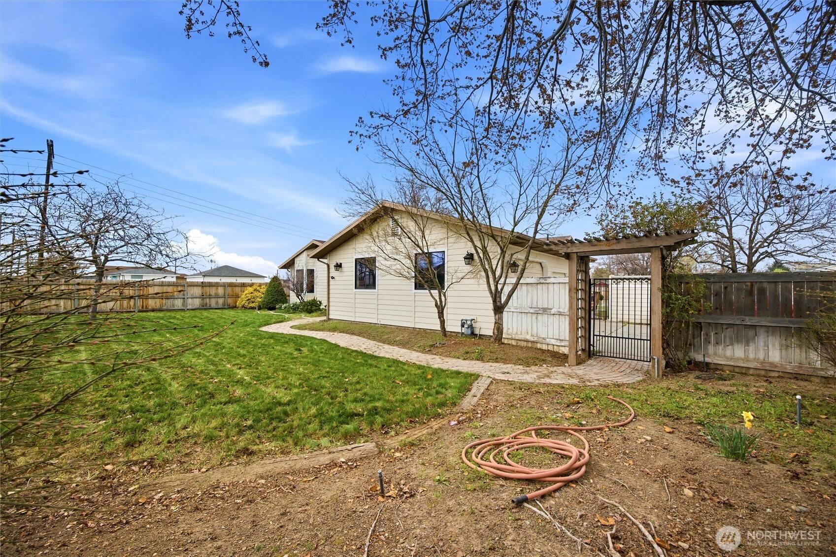 2017 S Washington ST, Kennewick, WA 99337