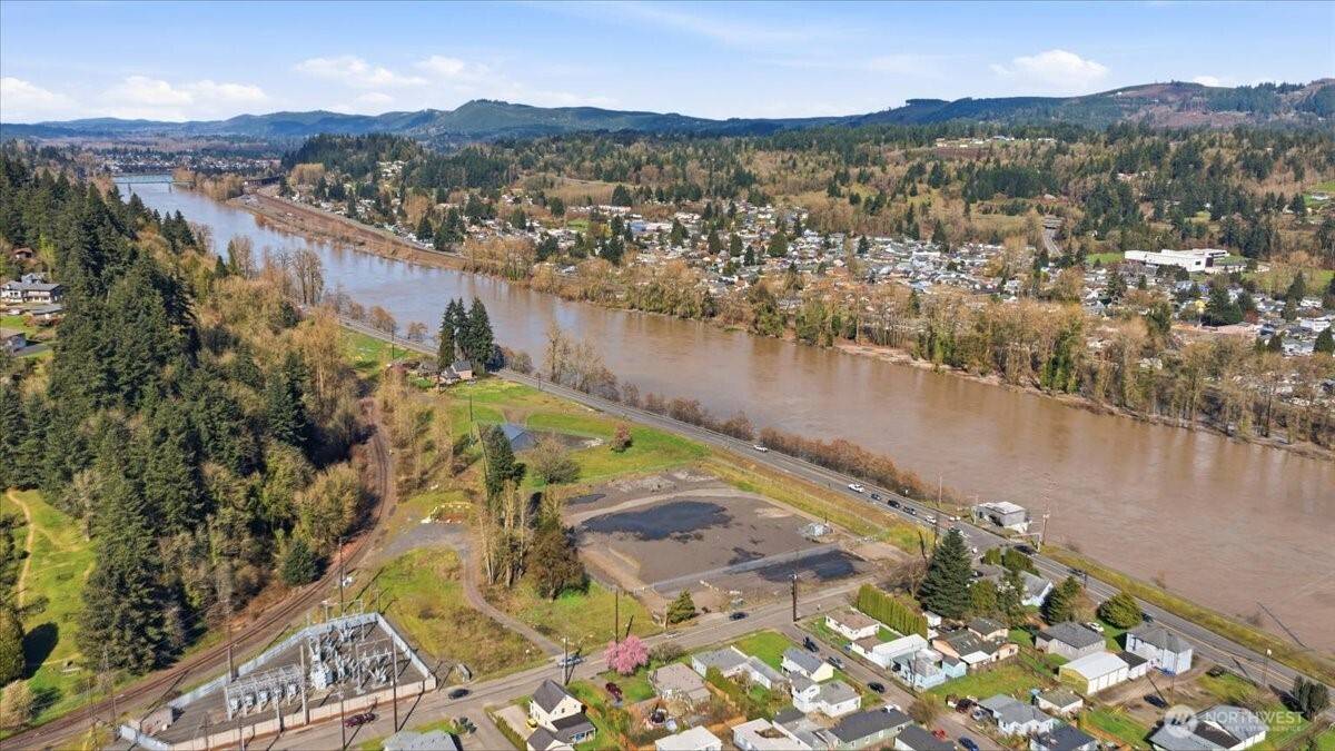 101 Fishers LN, Longview, WA 98632