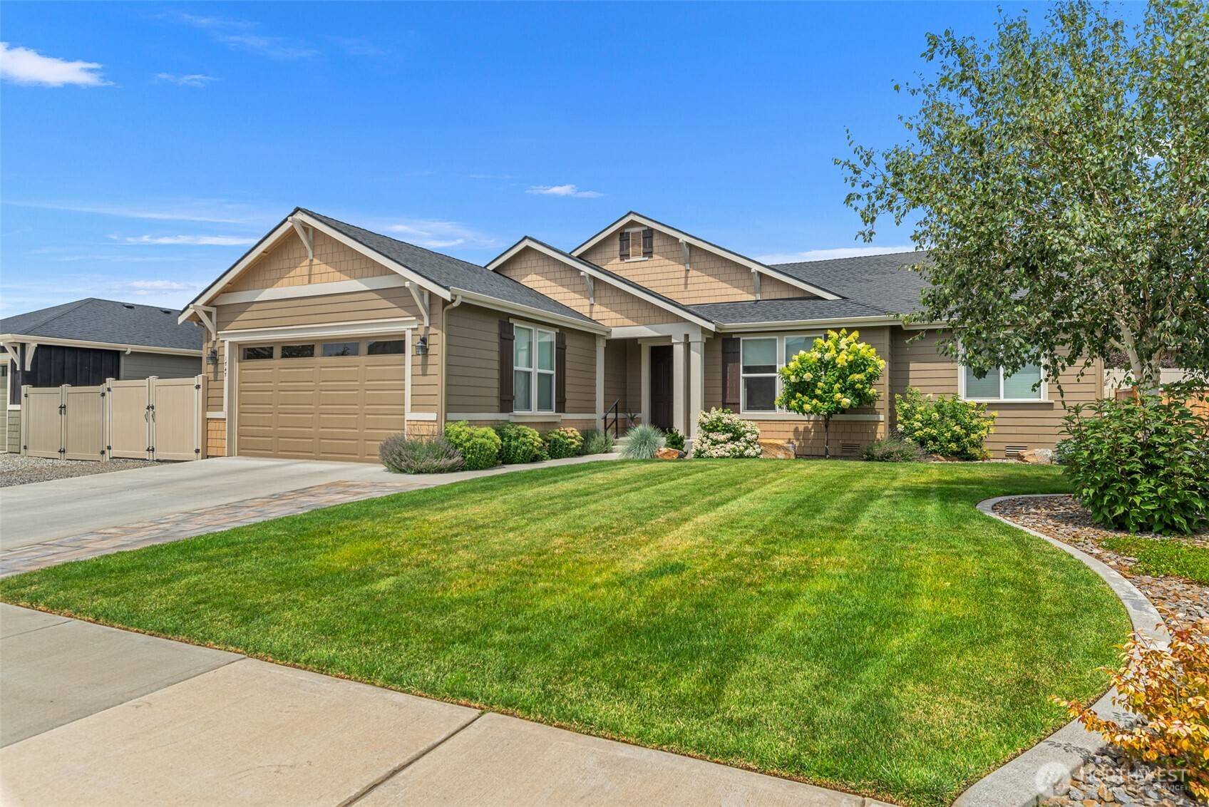 1747 S Blanchard LOOP, East Wenatchee, WA 98802