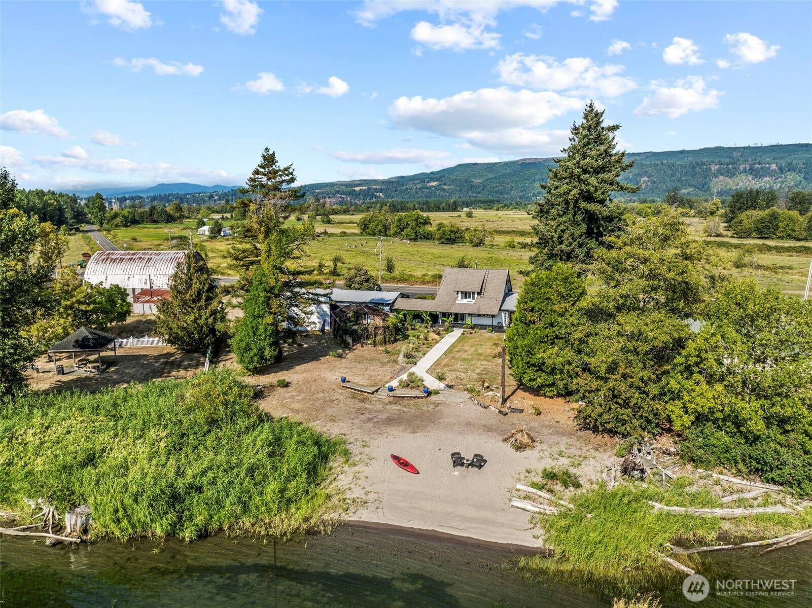 10 E Sunny Sands RD, Cathlamet, WA 98612