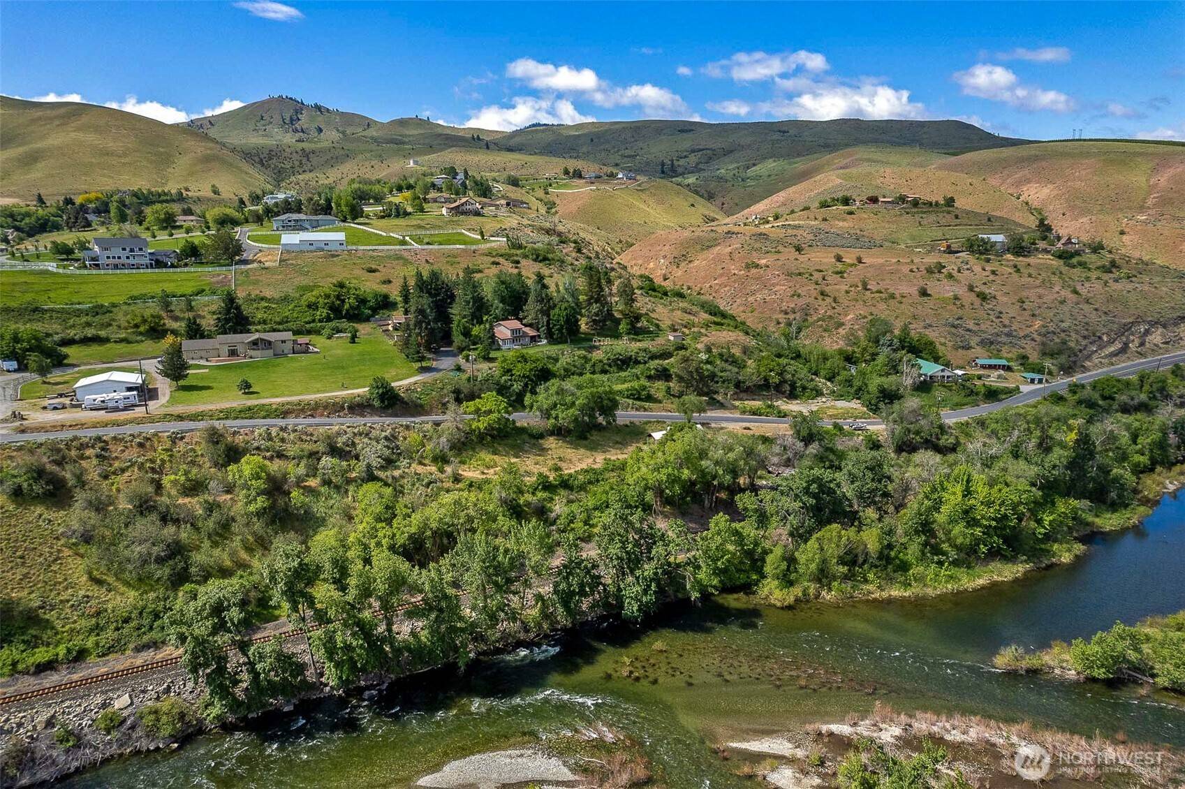 2080 Sleepy Hollow RD, Wenatchee, WA 98801