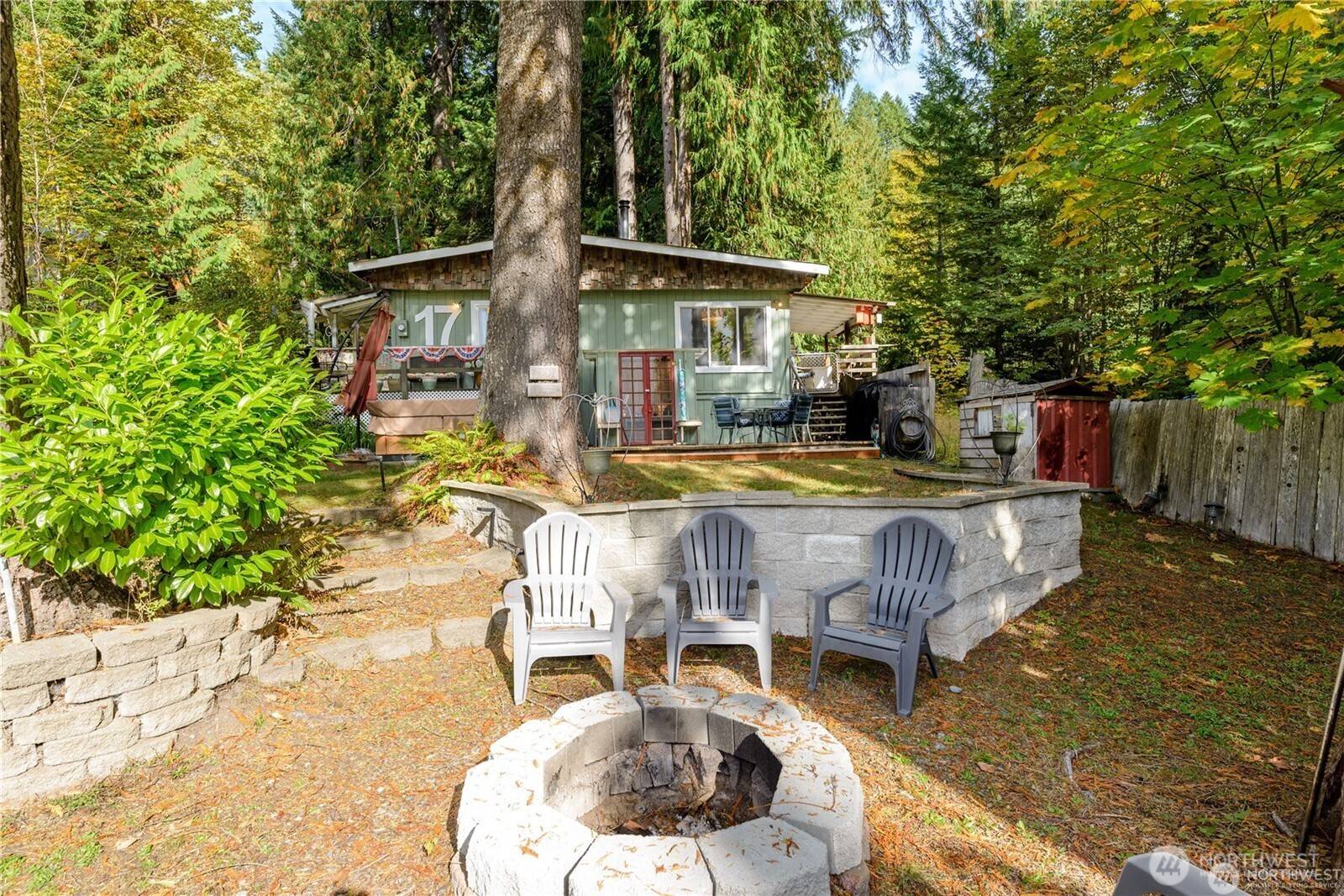 17 Thompson Point RD, Port Angeles, WA 98363