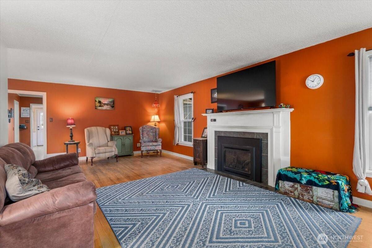 225 S Division ST, Cashmere, WA 98815