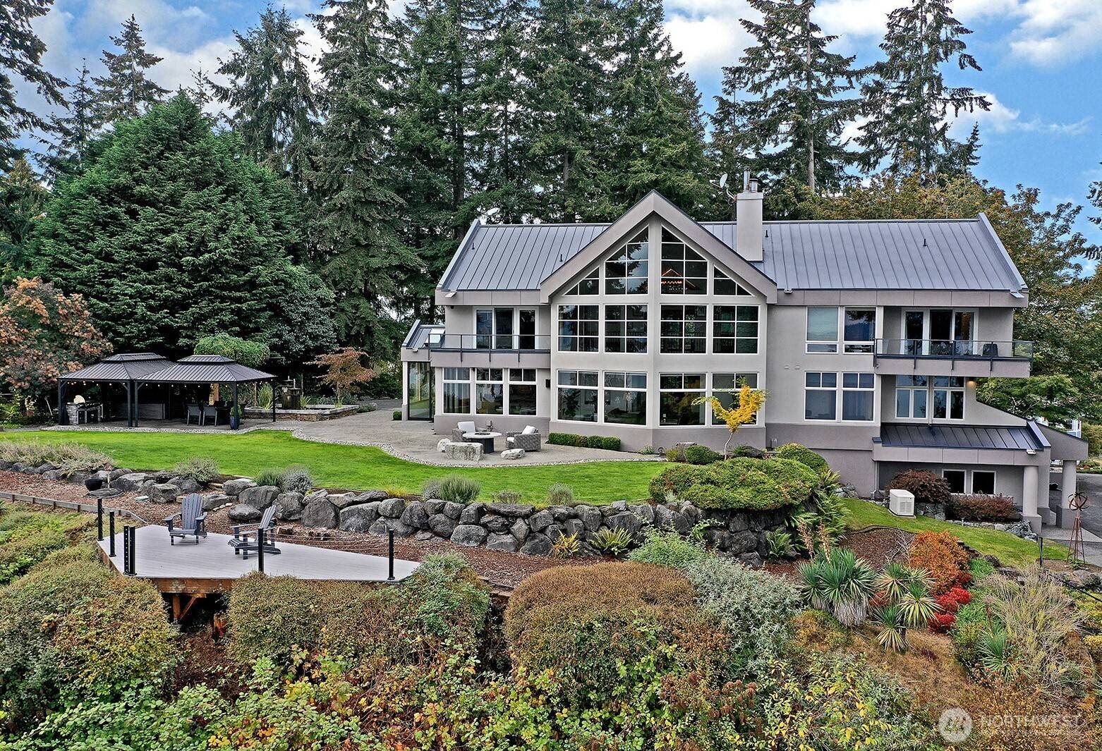 8045 Possession RD, Clinton, WA 98236