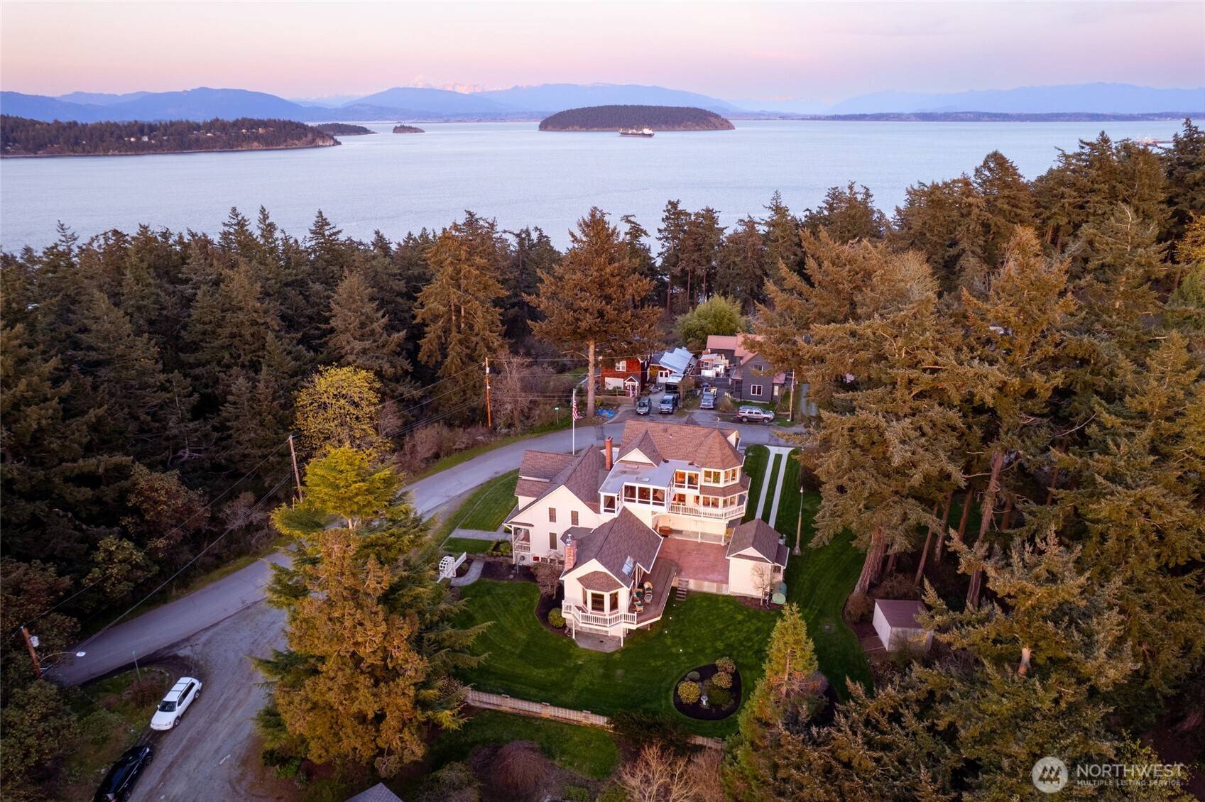 303 7th ST, Anacortes, WA 98221