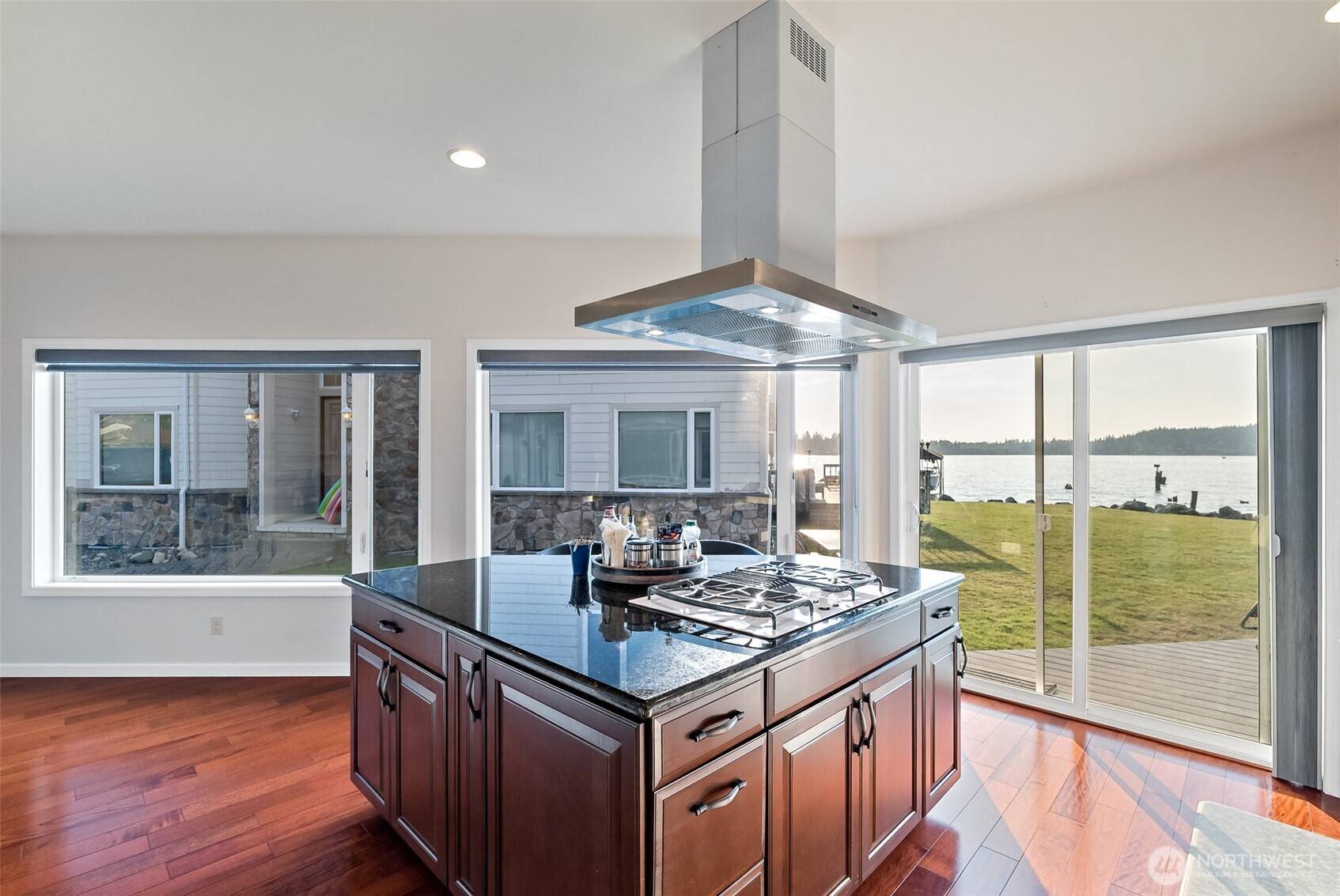 1558 Fairview ST, Bellingham, WA 98229