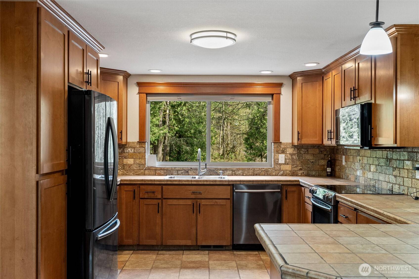 27422 SE 236th ST, Maple Valley, WA 98038