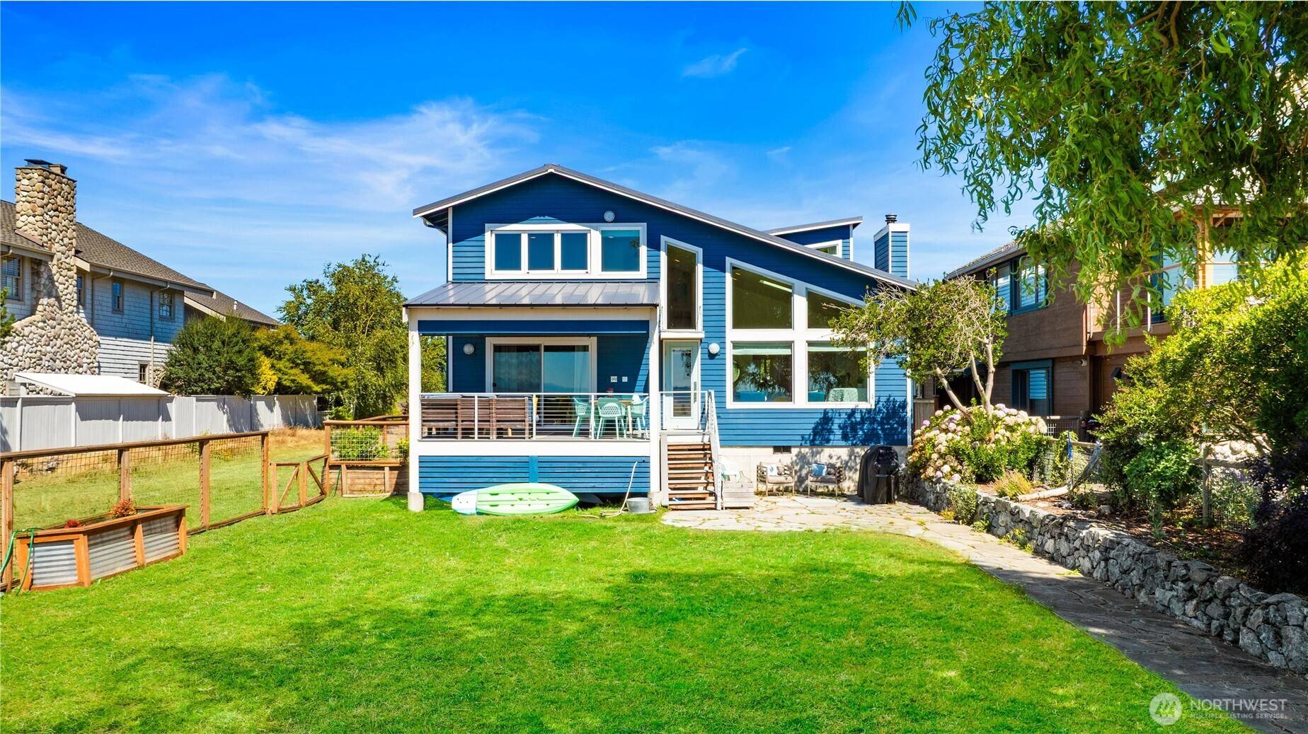 2402 Sunlight Beach RD, Clinton, WA 98236