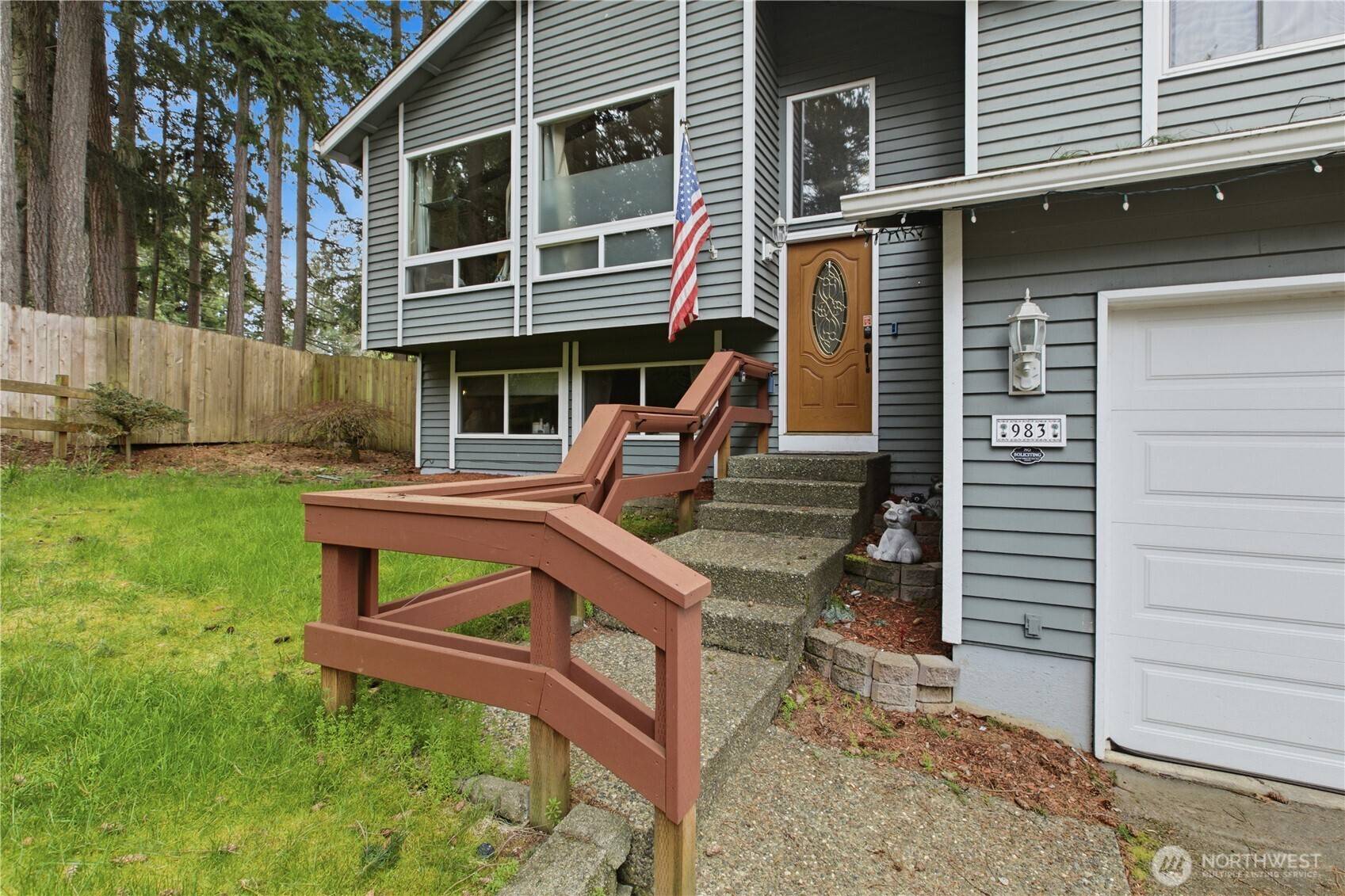 983 NE Melia LN, Bremerton, WA 98311