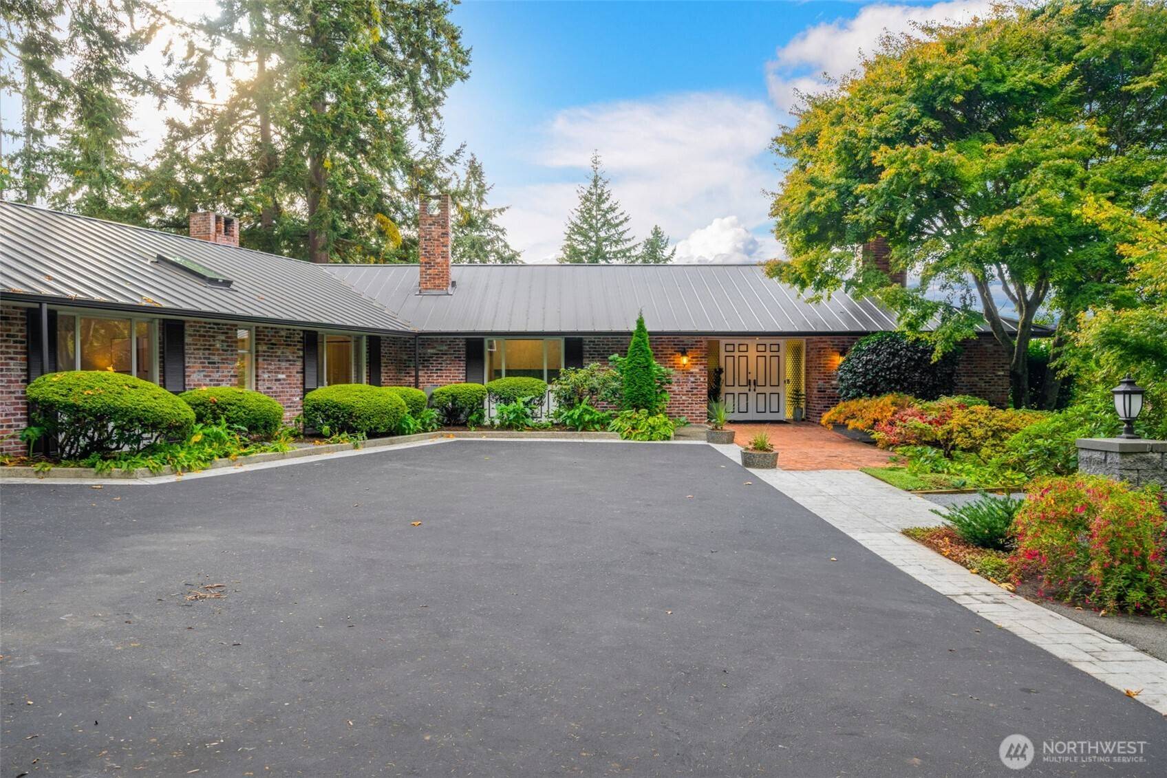 14050 Hilltop LN NW, Seattle, WA 98177