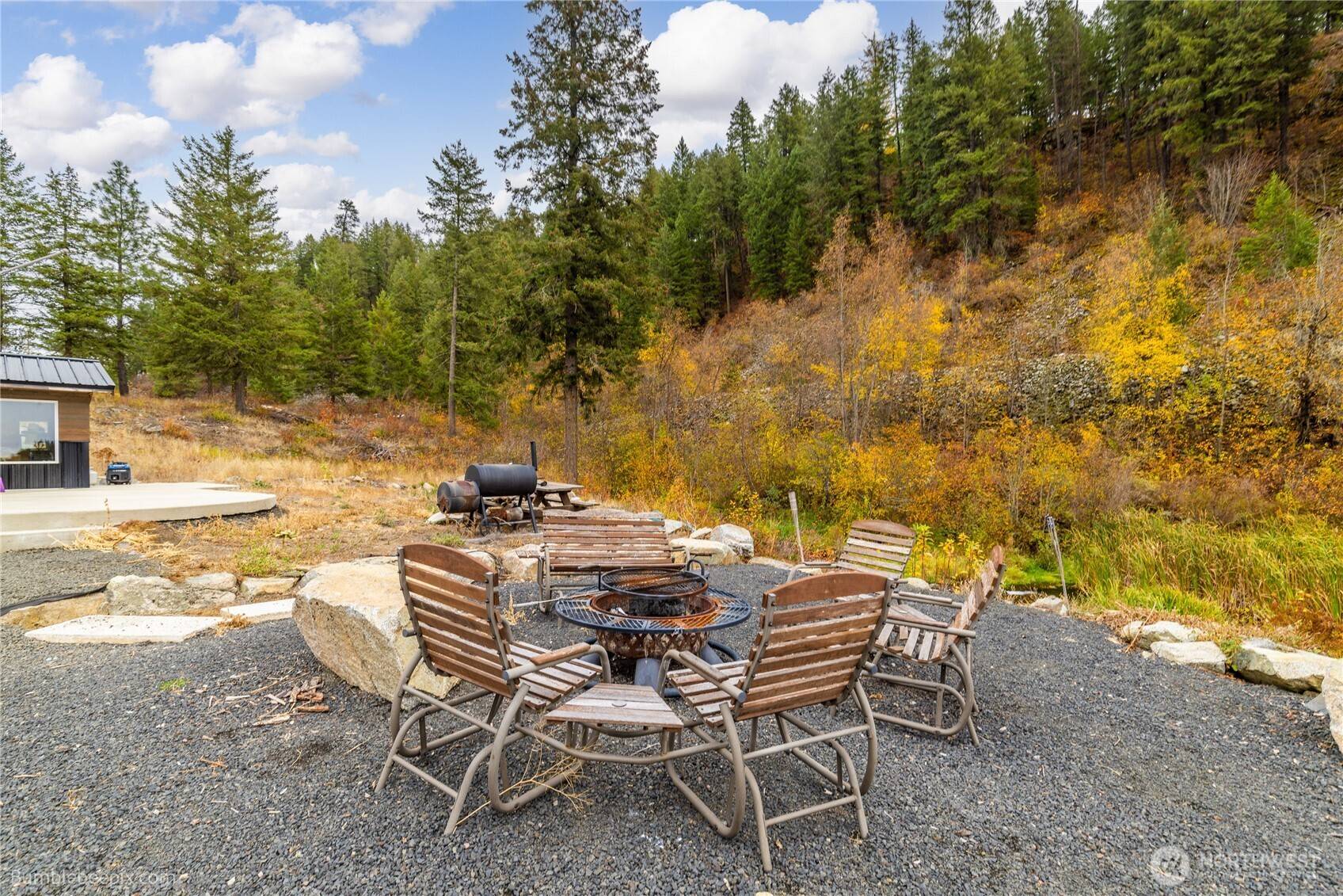 8 Camden RD, Elk, WA 99009