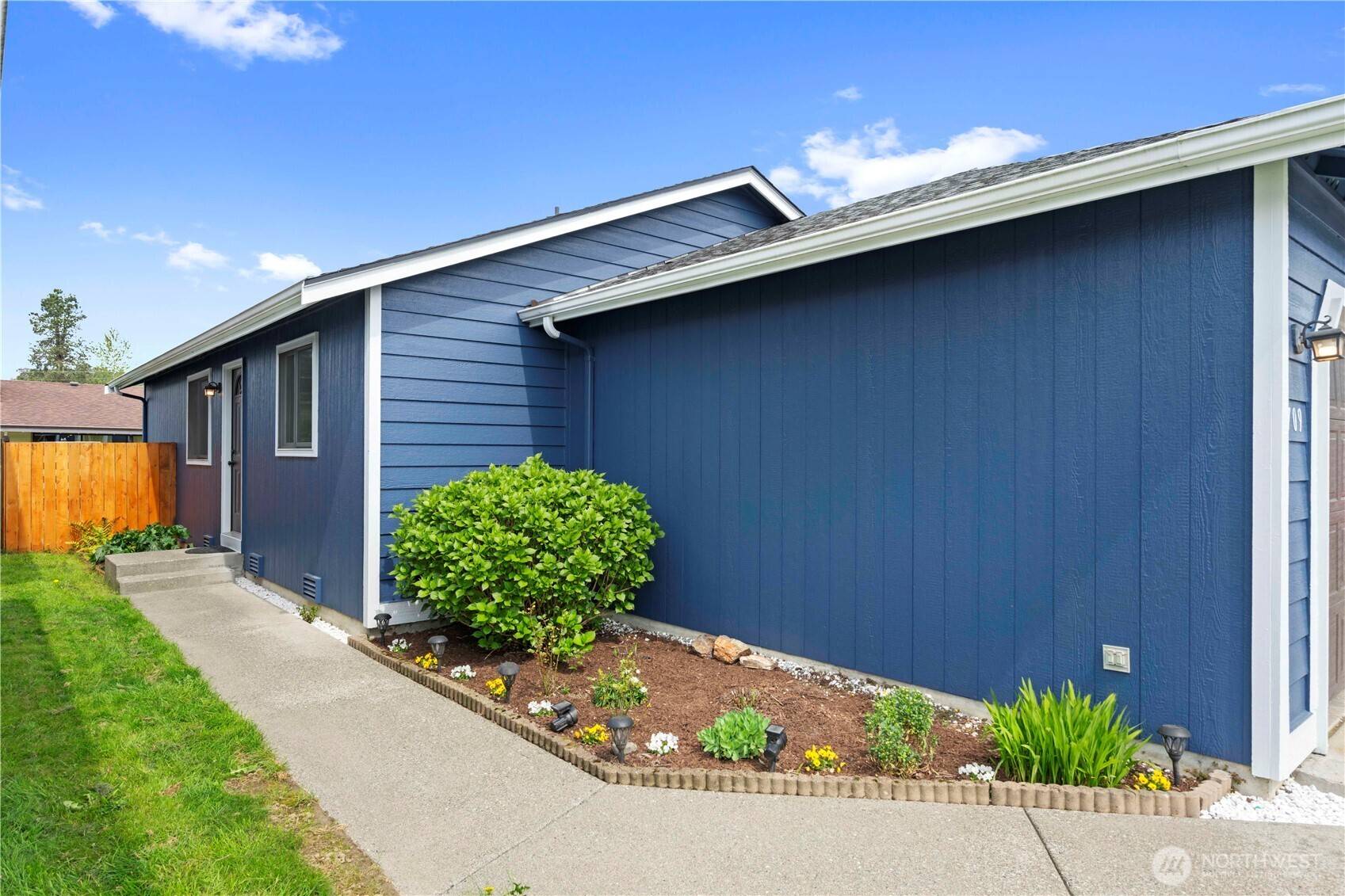 709 Lois LN, Sultan, WA 98294