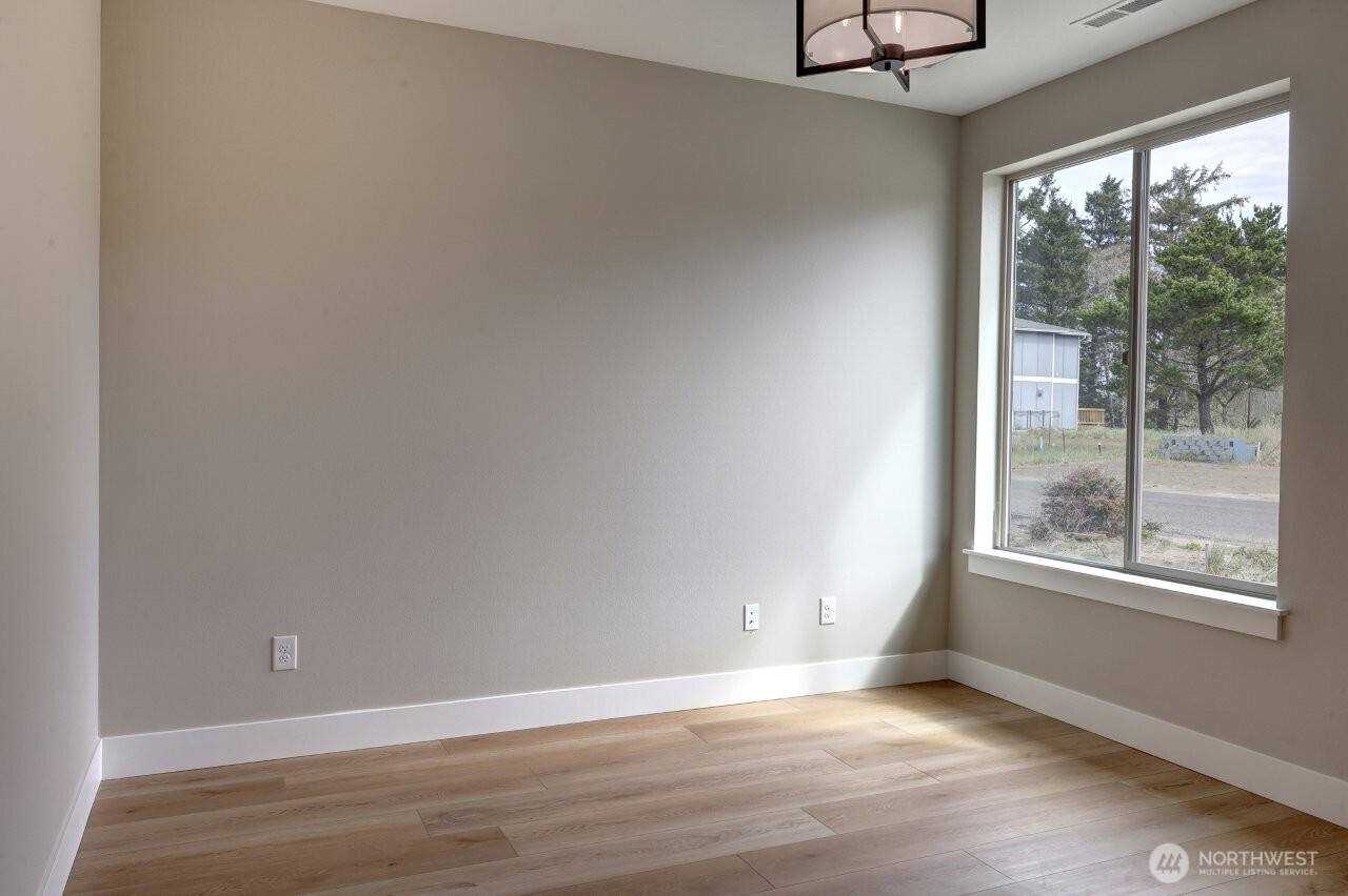 33509 J PL, Ocean Park, WA 98640