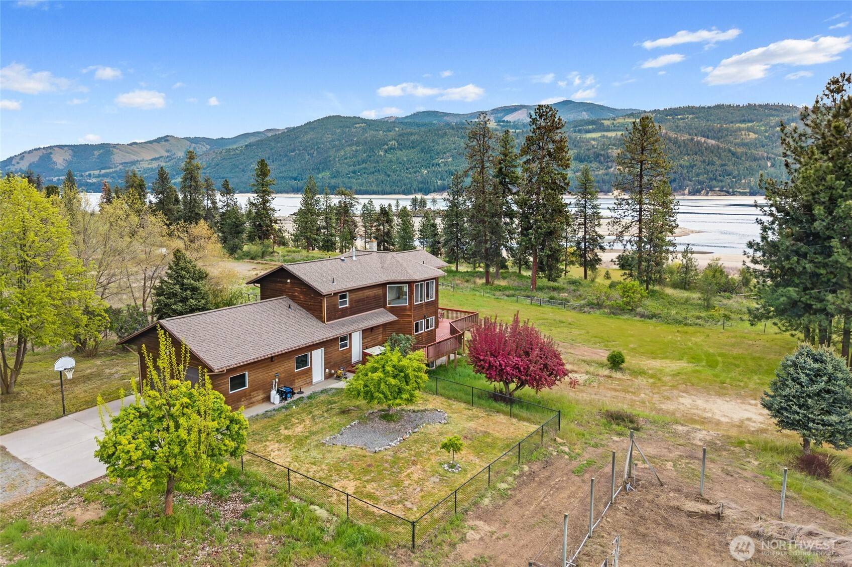 11 Echo Cove RD, Kettle Falls, WA 99141