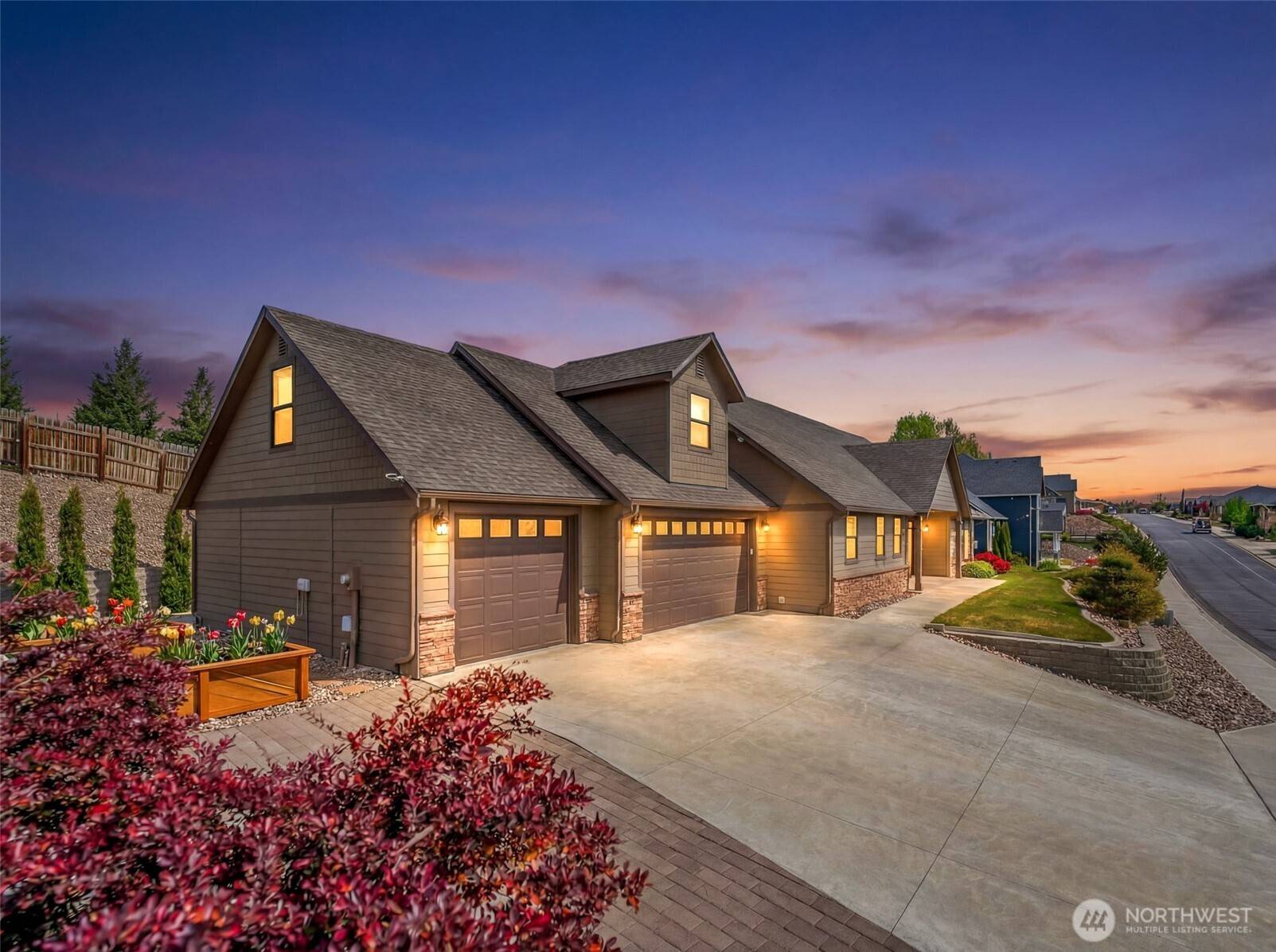 2741 SE Falcon View DR, East Wenatchee, WA 98802