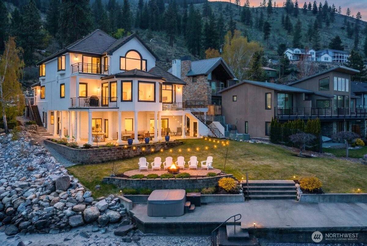 3300 S Lakeshore Rd, Chelan, WA 98816