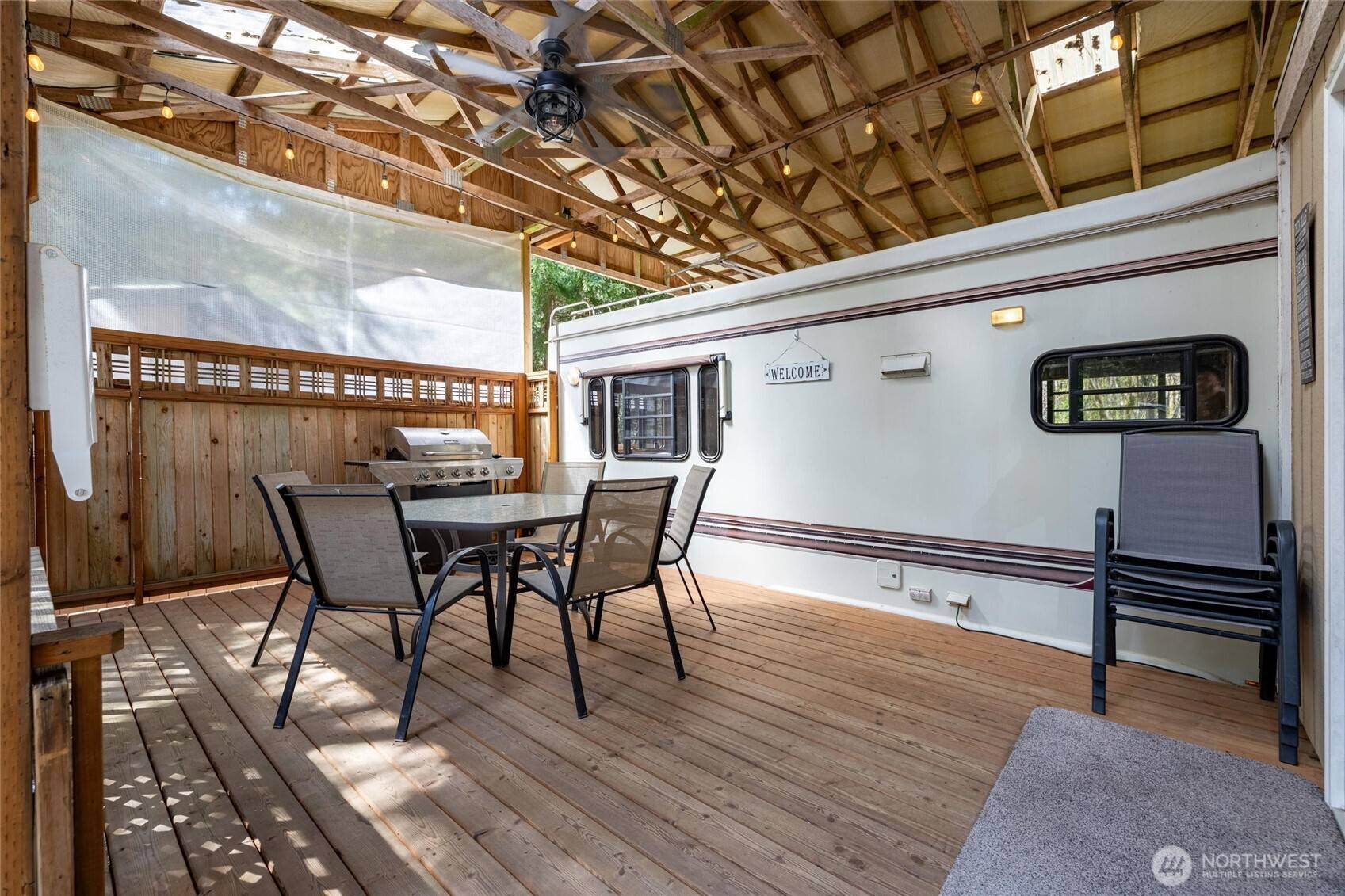 1028 Maple LN, Sumas, WA 98295