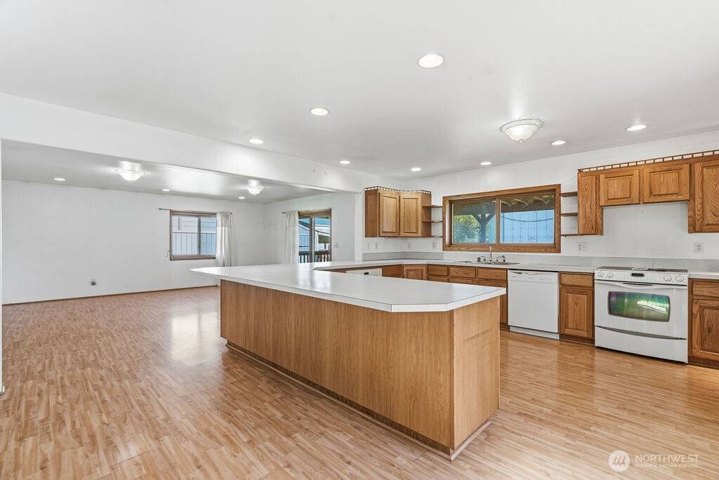 156 Williams AVE, Kelso, WA 98626
