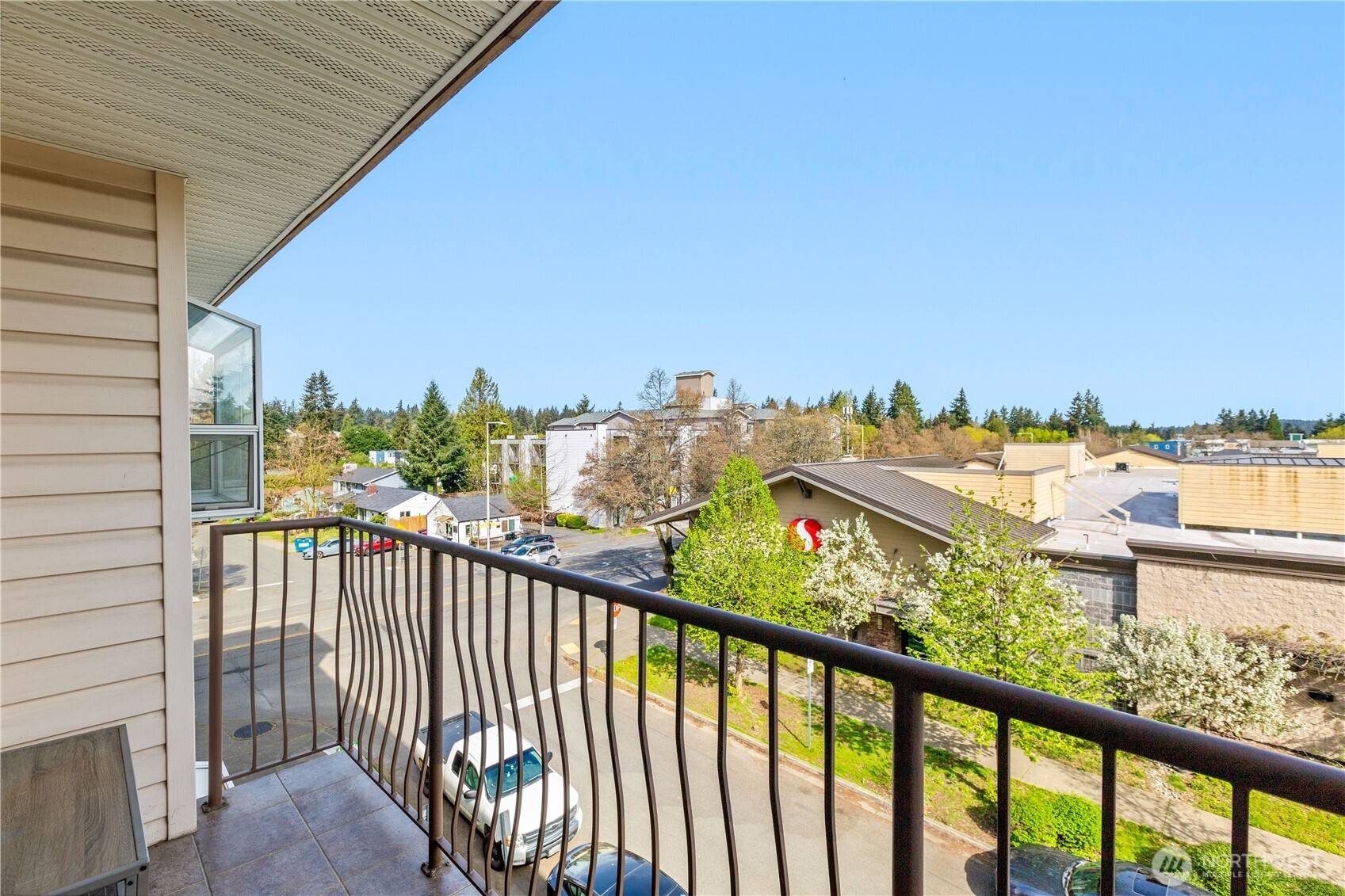 12056 15th AVE NE #404, Seattle, WA 98125