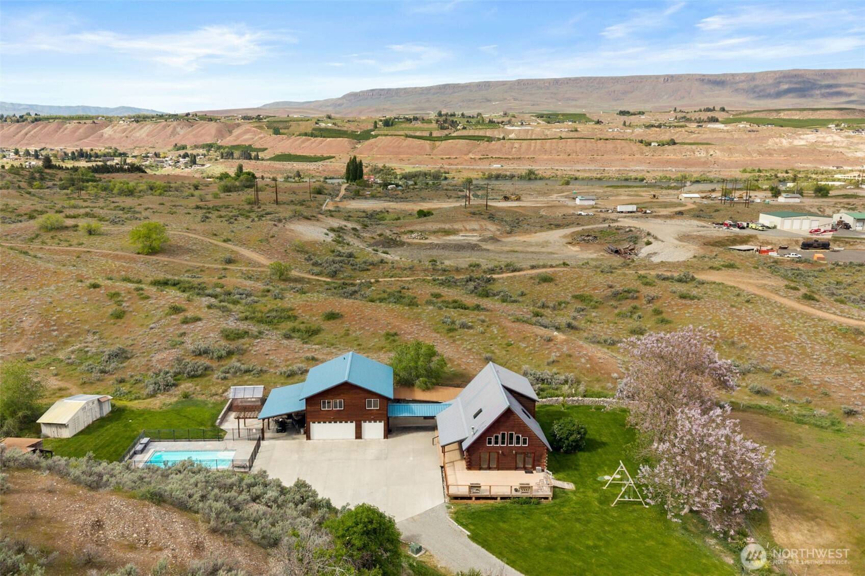 134 Thorburn LN, Malaga, WA 98828
