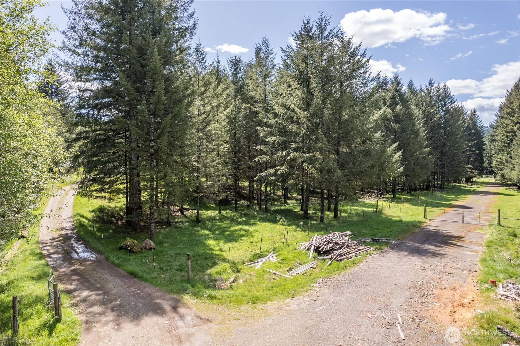 171 Sugarpine RD, Ariel, WA 98603