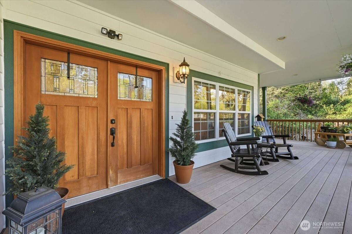 12811 Kapowsin Highlands DR E, Graham, WA 98338