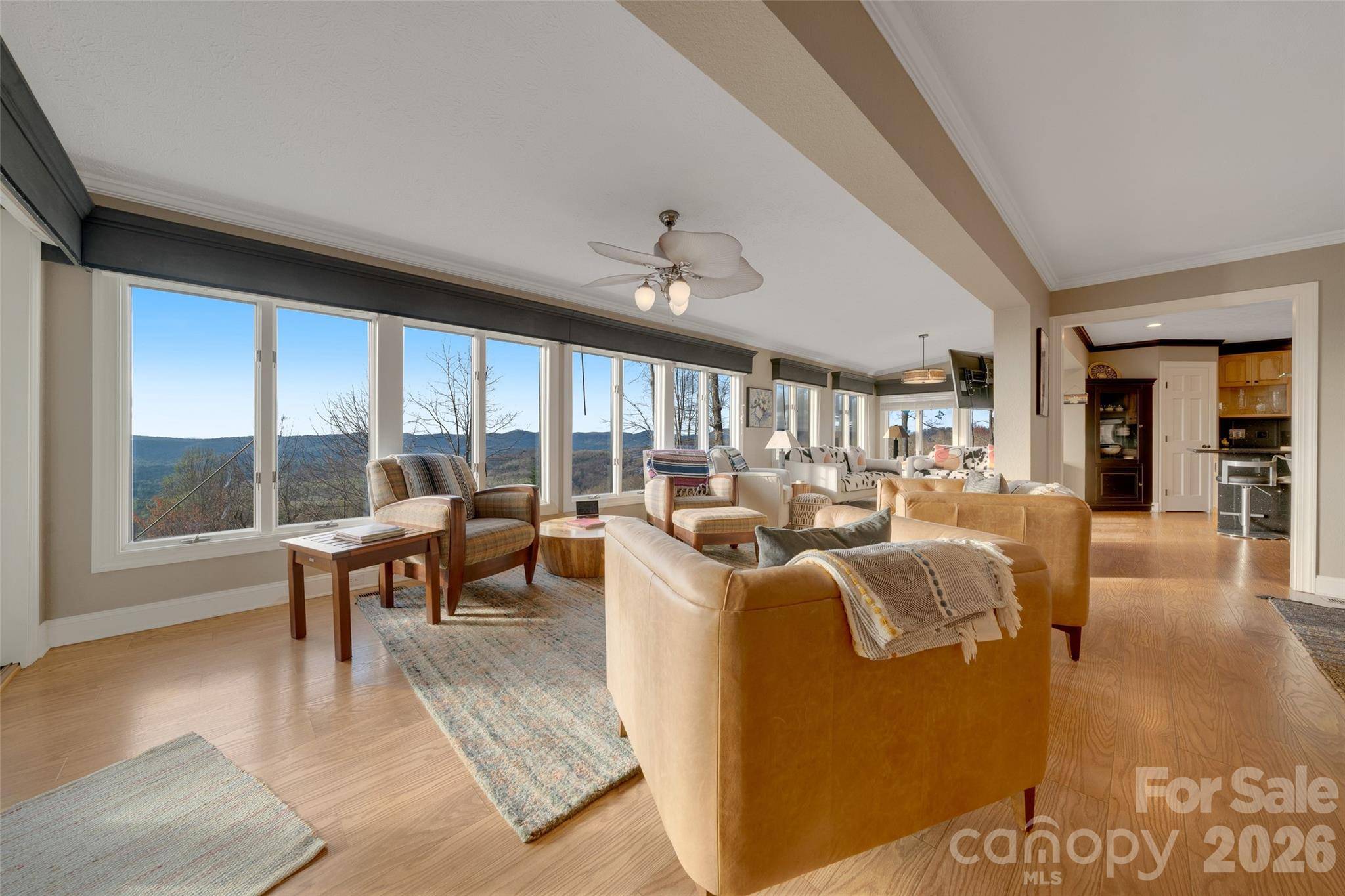 300 Roberts DR, Hendersonville, NC 28739