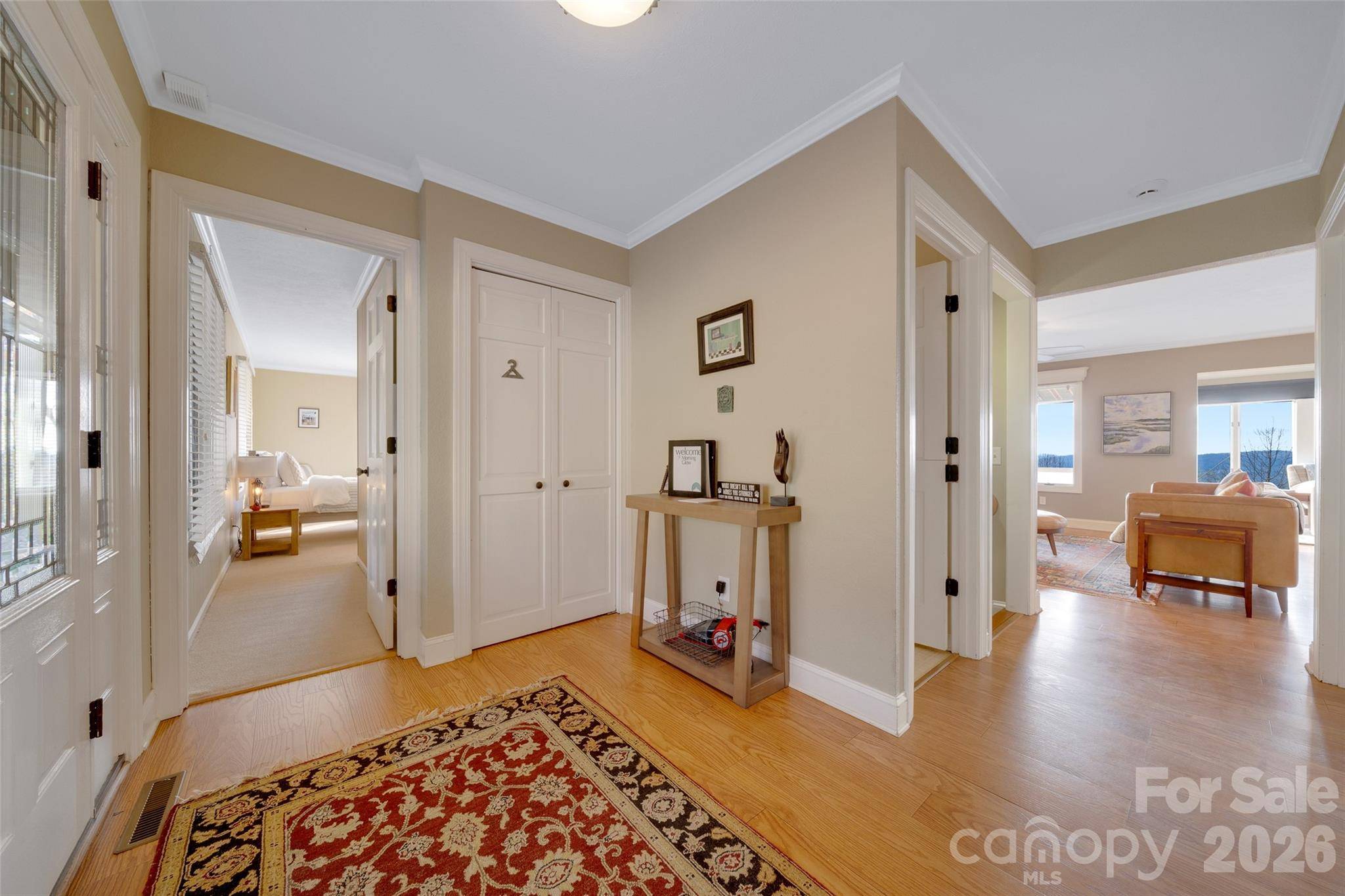 300 Roberts DR, Hendersonville, NC 28739
