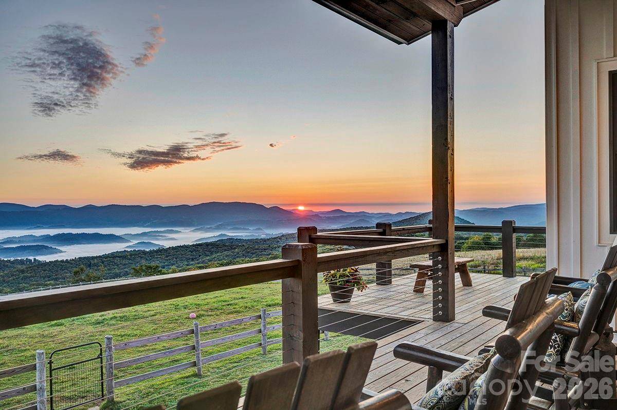 217 Sunrise Vista LN, Banner Elk, NC 28604