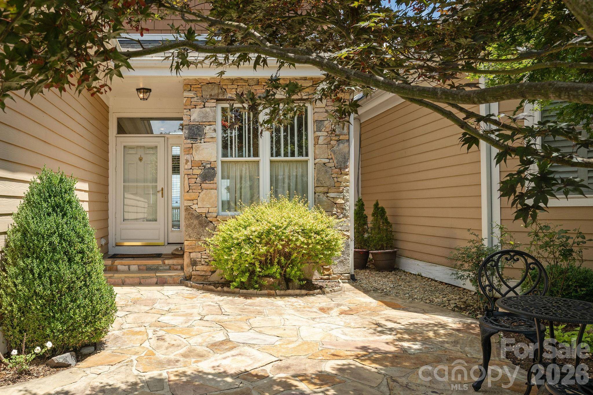 20 N Mission Hills CT, Mills River, NC 28759