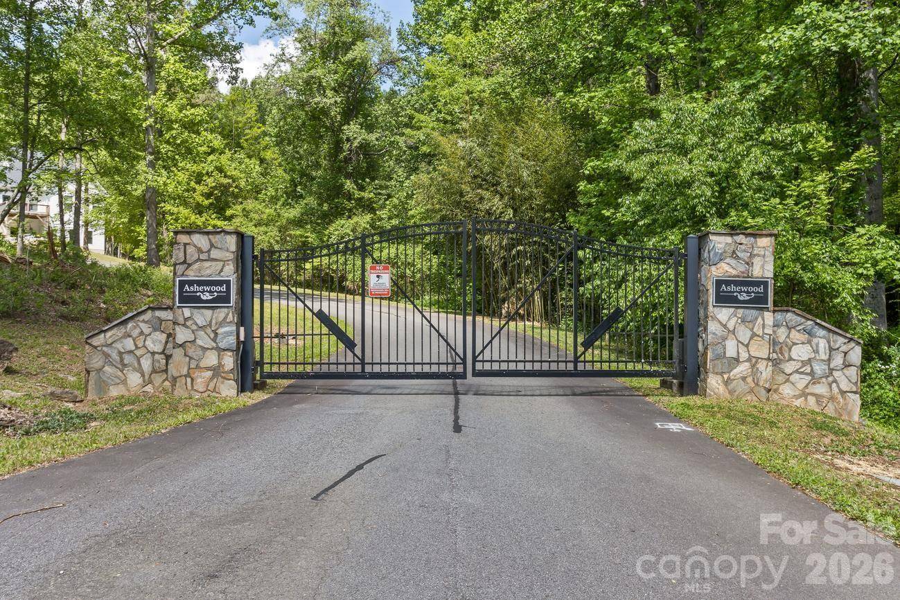 61 Bamboo TRL, Candler, NC 28715