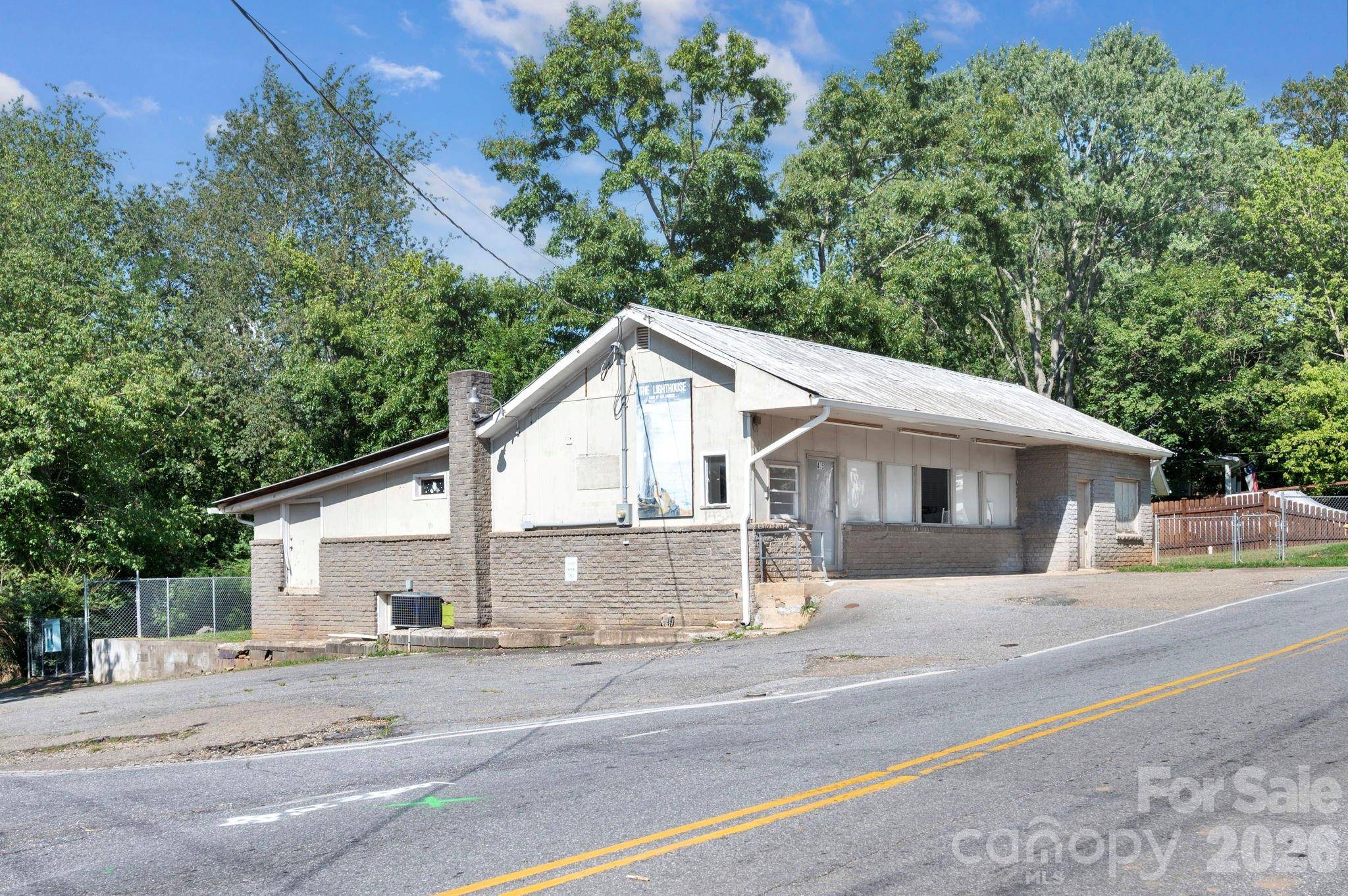 475 Deaverview RD, Asheville, NC 28806