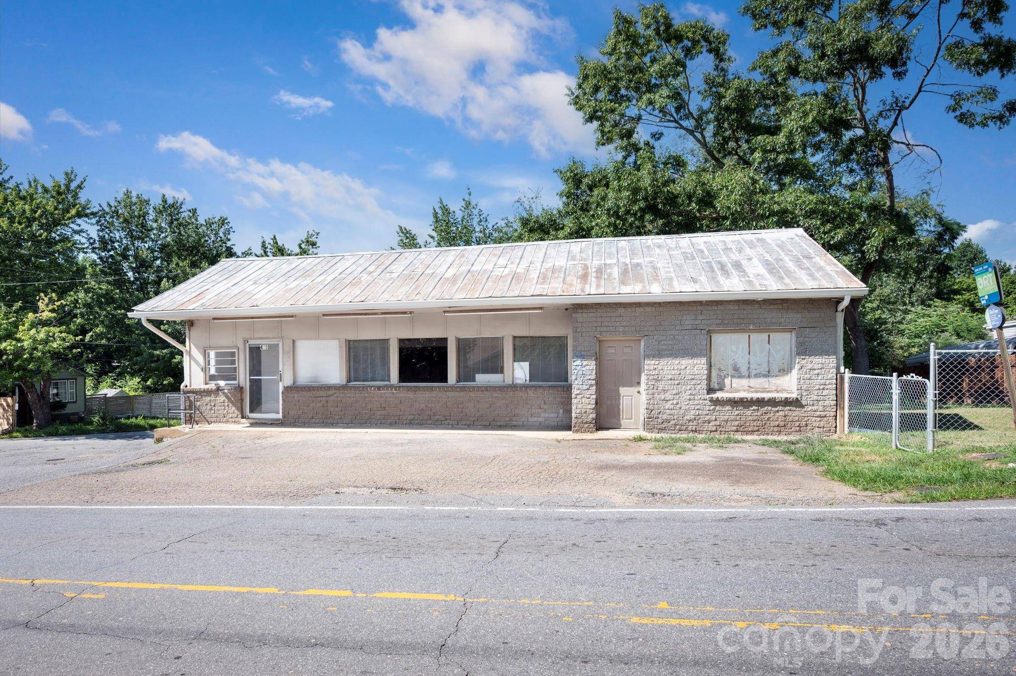 475 Deaverview RD, Asheville, NC 28806