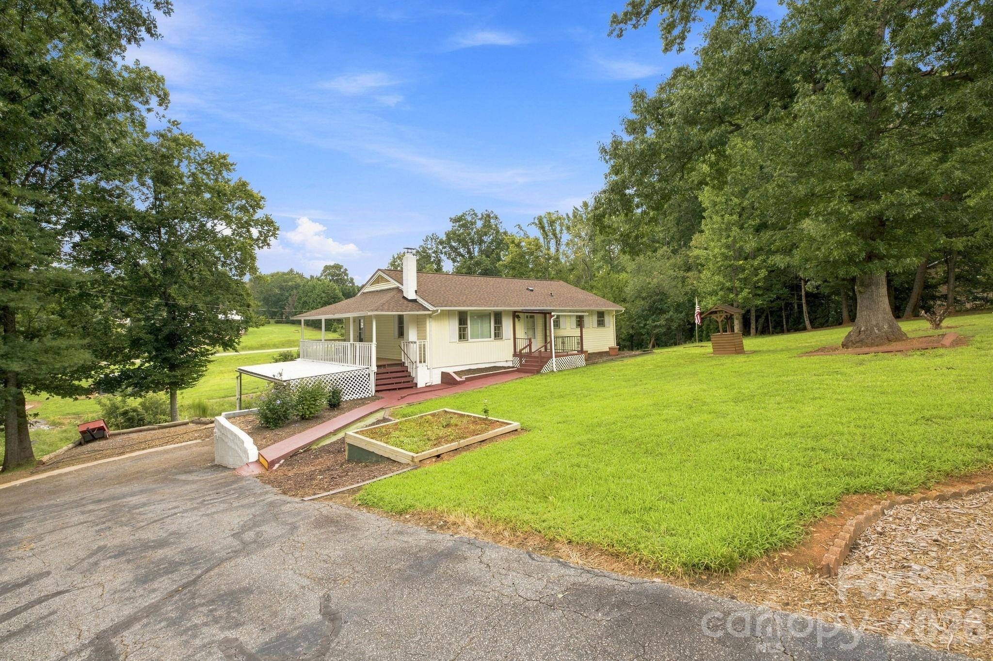 1714 Lazenby ST, Newton, NC 28658