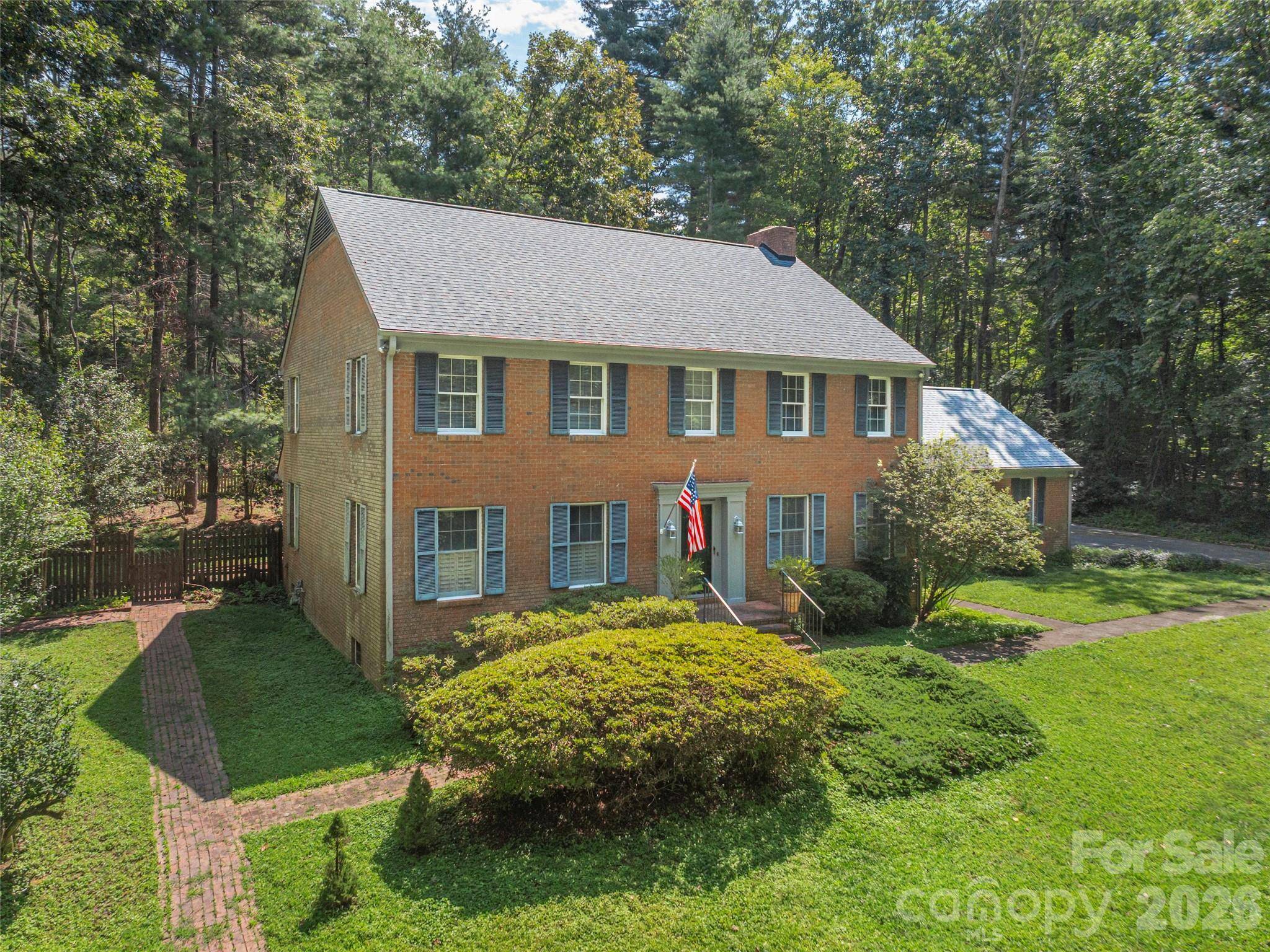 200 Heathcote RD, Hendersonville, NC 28791