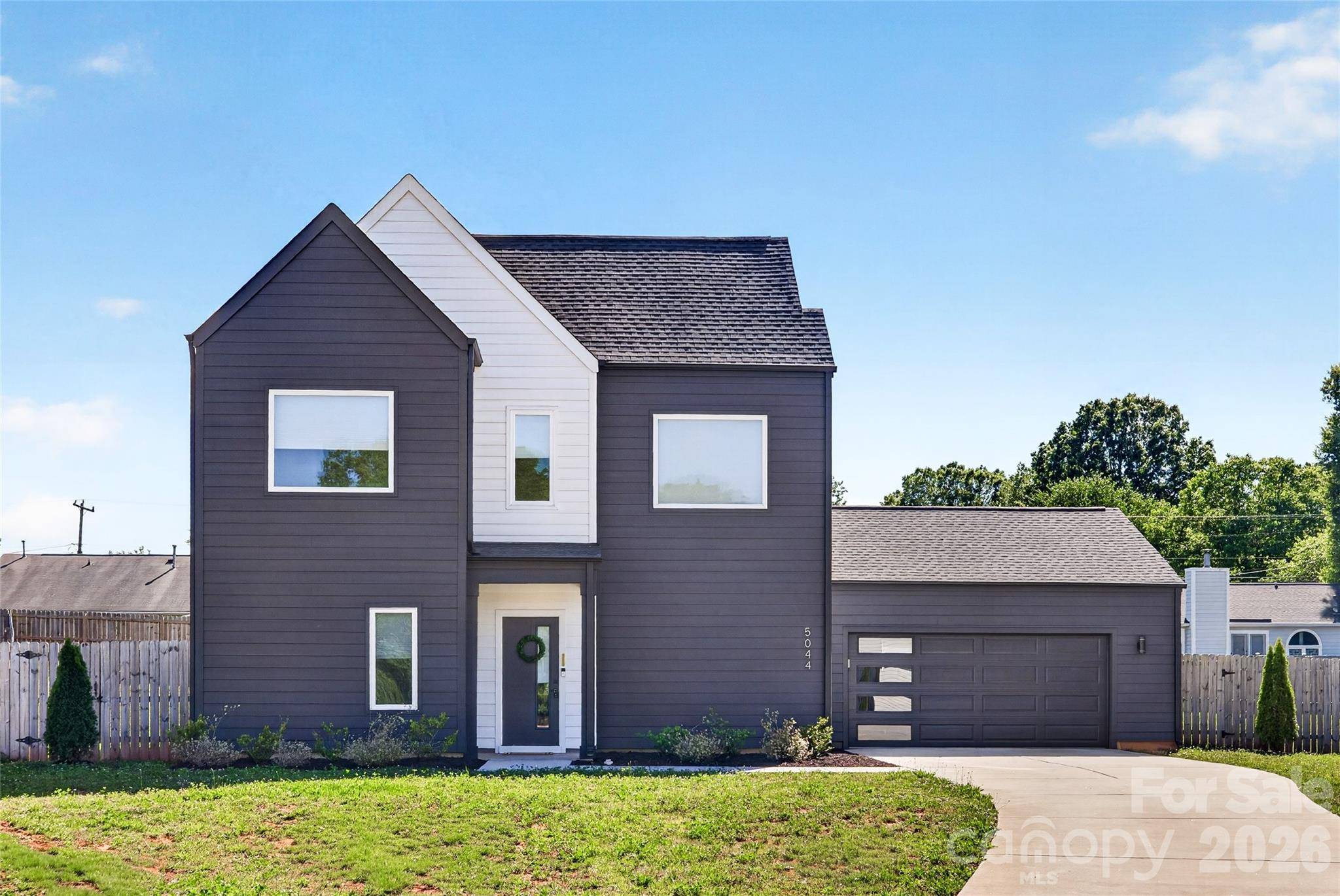 5044 Double Lakes DR, Charlotte, NC 28212