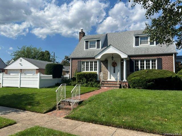 466 Croyden RD, Garden City South, NY 11530