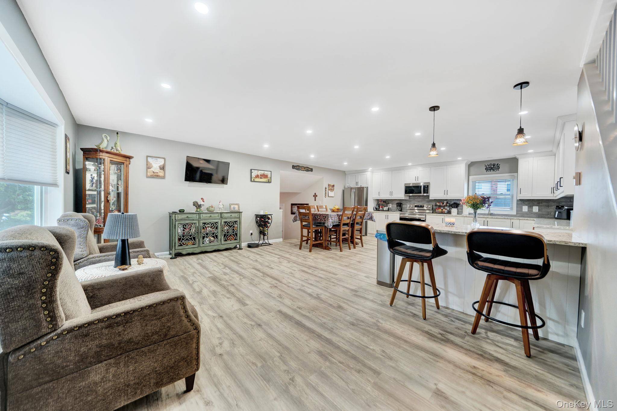 103 Queens AVE, West Babylon, NY 11704
