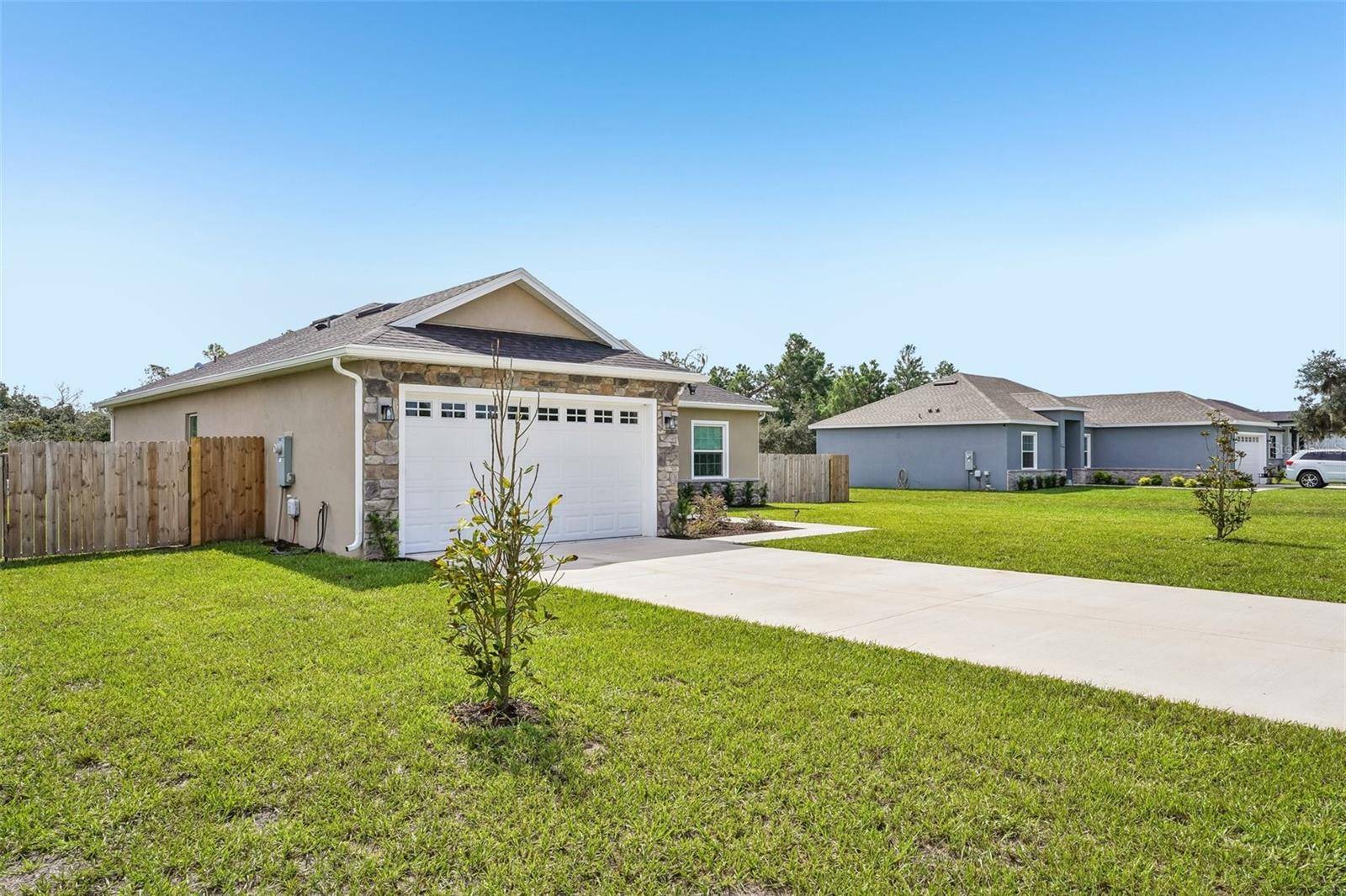 40688 E 9TH AVE, Umatilla, FL 32784
