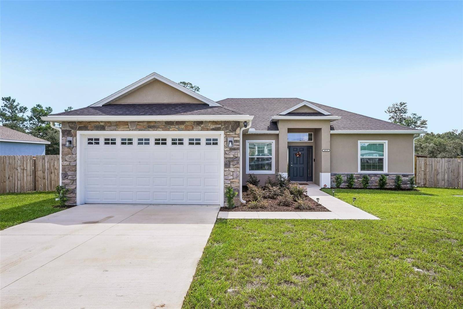 40688 E 9TH AVE, Umatilla, FL 32784