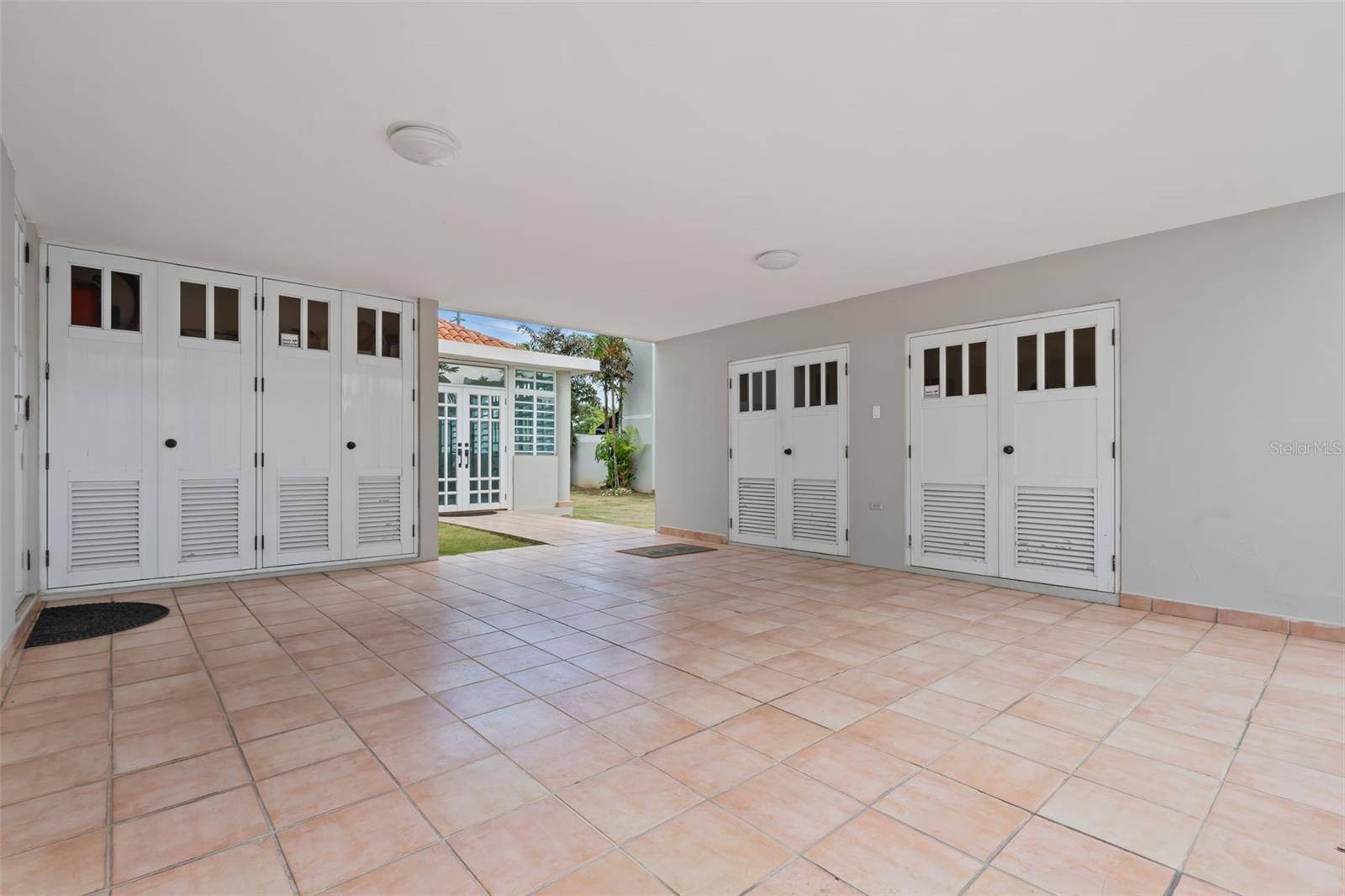 URB VILLAS DE SAN IGNACIO CALLE SAN EDMUNDO #14, San Juan, PR 00927