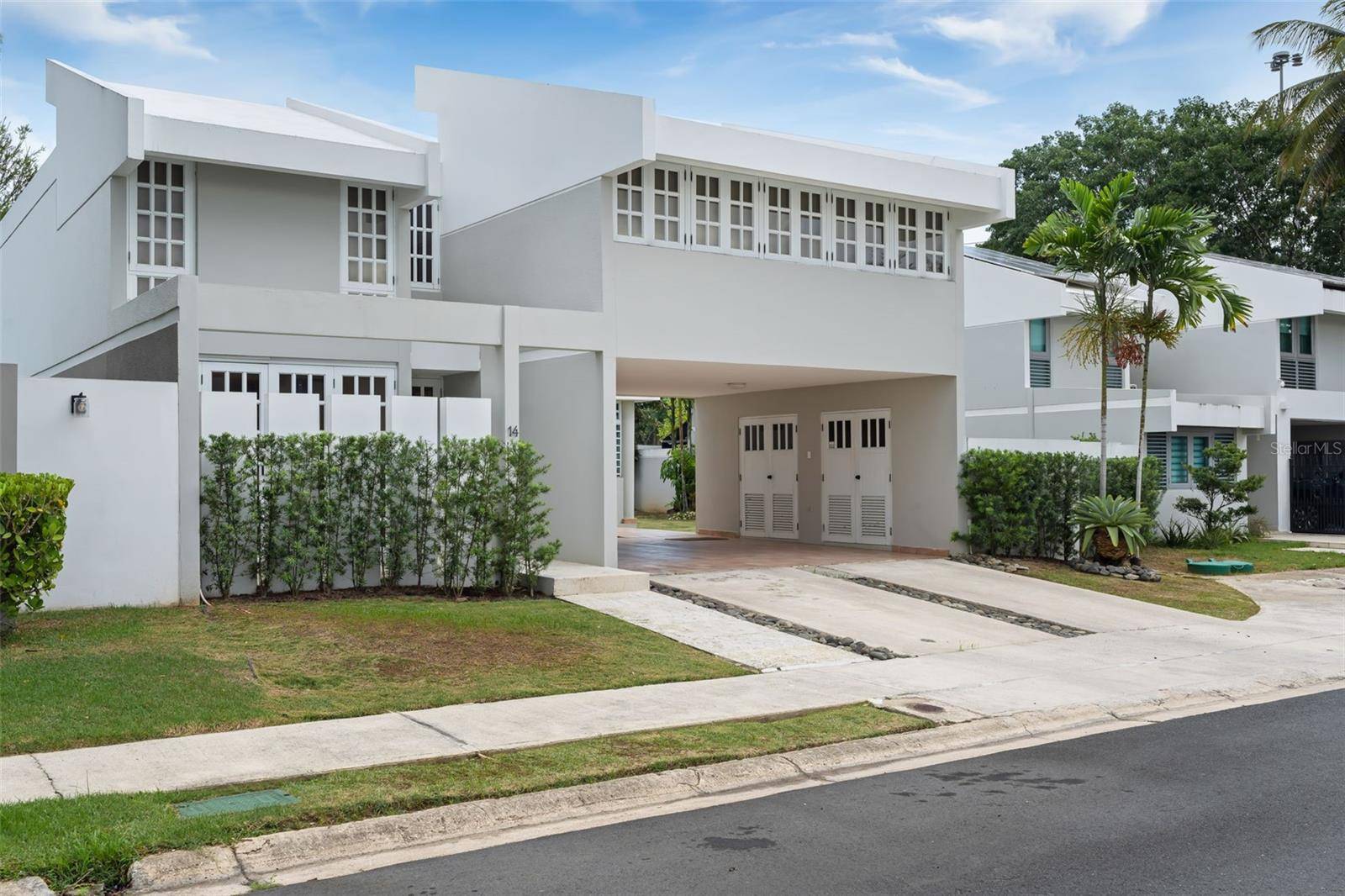 URB VILLAS DE SAN IGNACIO CALLE SAN EDMUNDO #14, San Juan, PR 00927