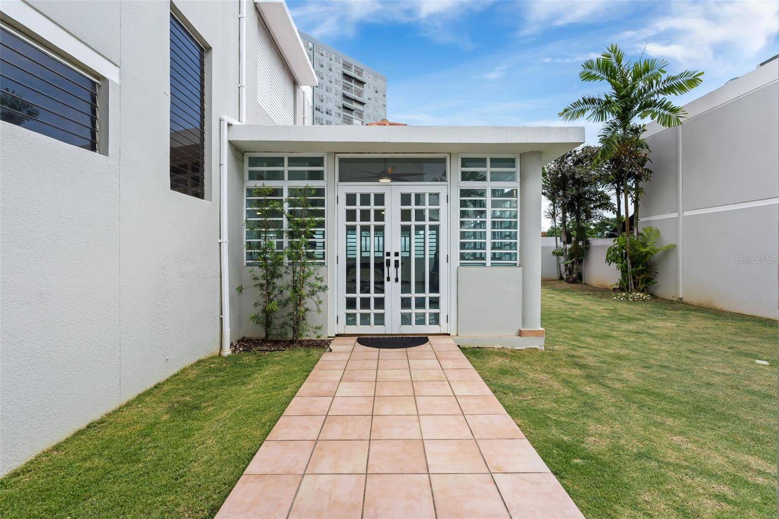 URB VILLAS DE SAN IGNACIO CALLE SAN EDMUNDO #14, San Juan, PR 00927
