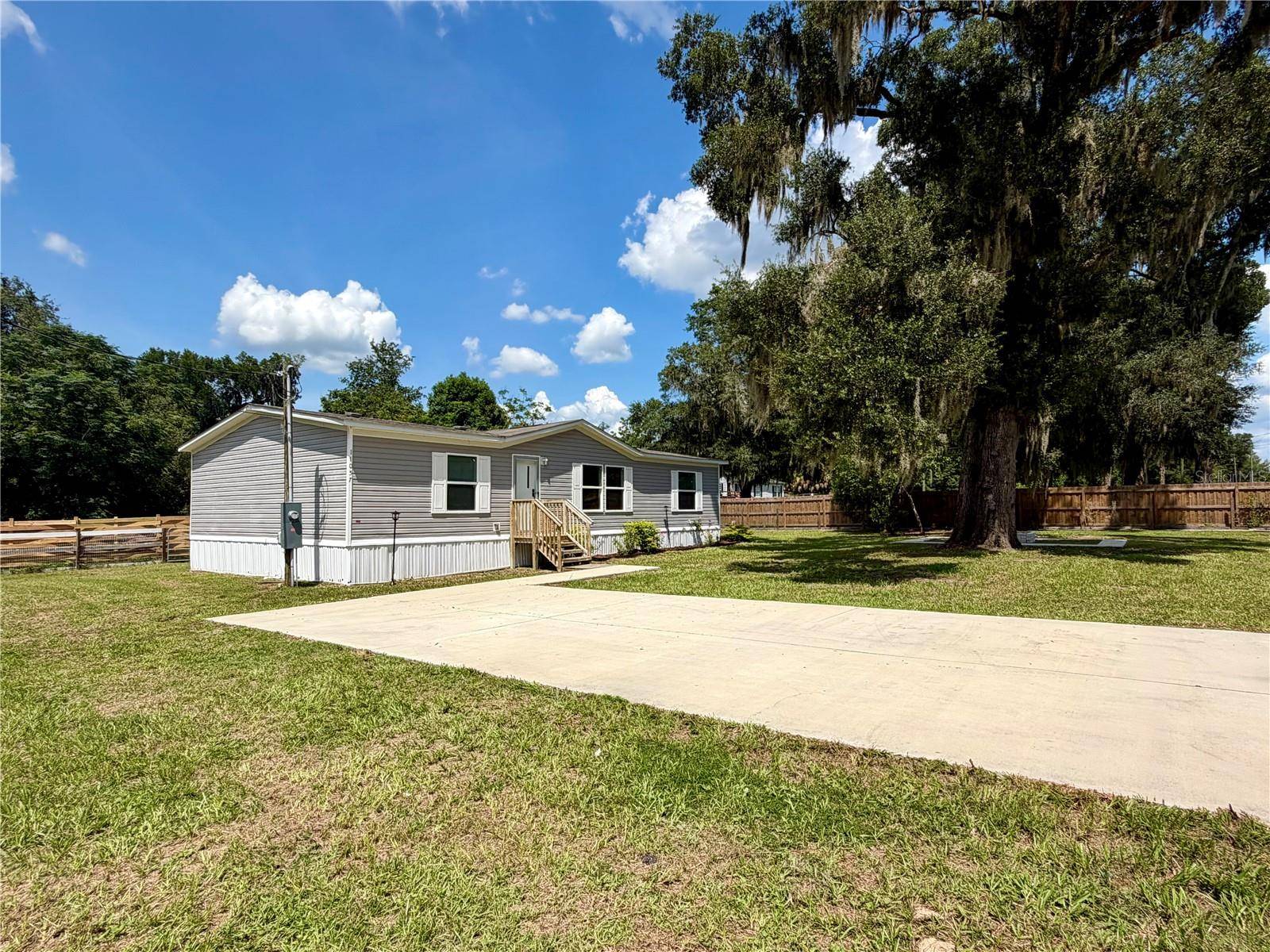 11057 SE 132ND PL, Ocklawaha, FL 32179