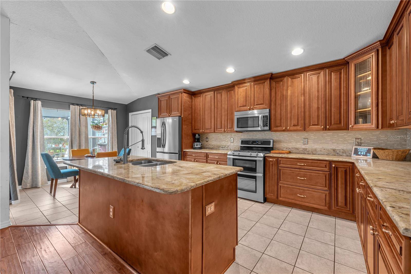 16316 BRIDGEGLADE LN, Lithia, FL 33547