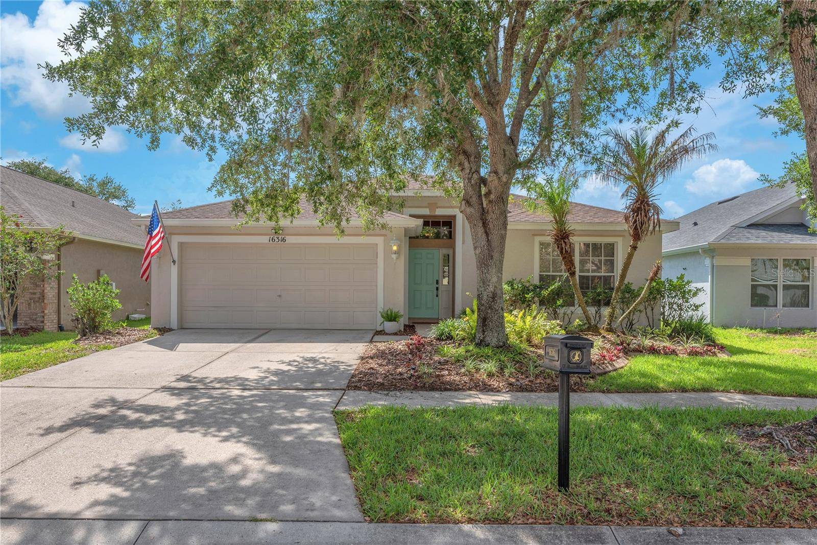 16316 BRIDGEGLADE LN, Lithia, FL 33547