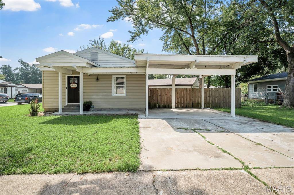 30 Cedar DR, Pacific, MO 63069