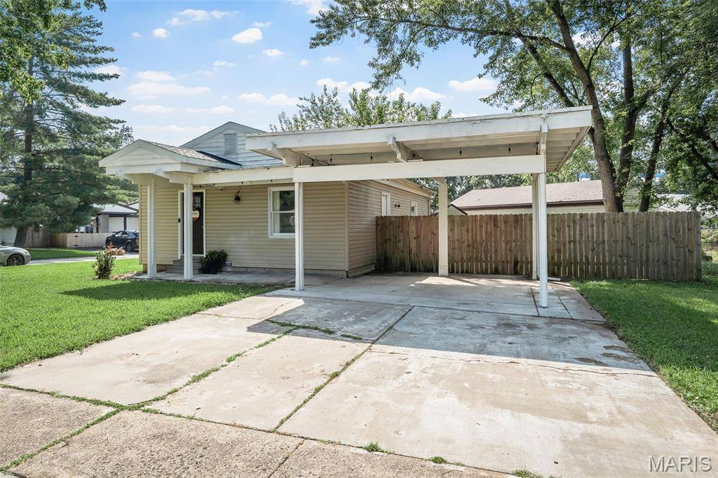 30 Cedar DR, Pacific, MO 63069